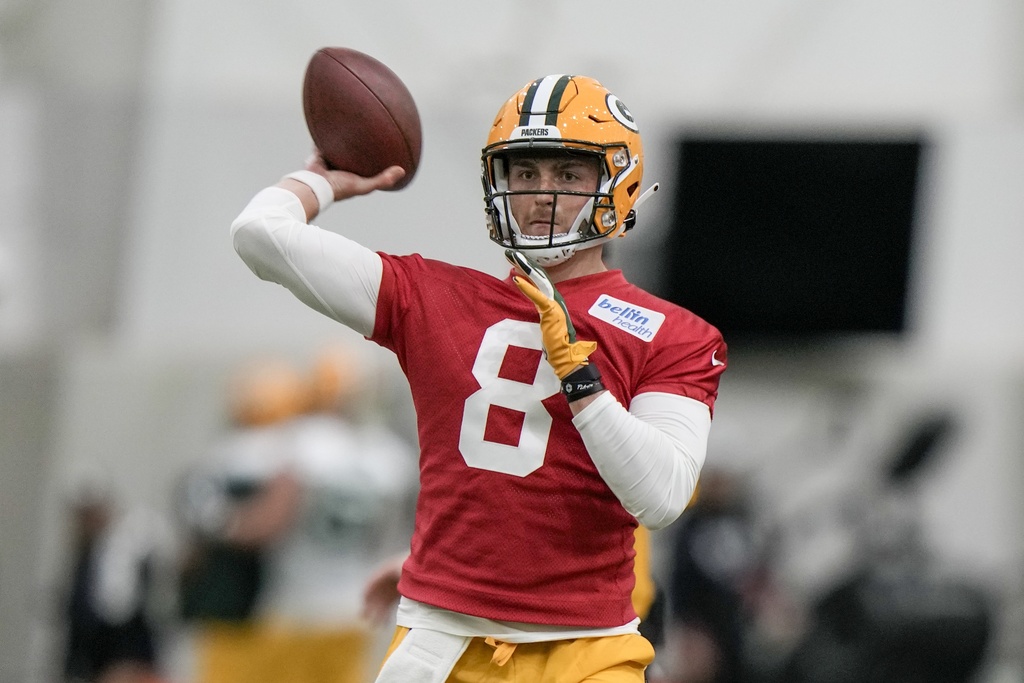 Aaron Rodgers welcomes Packers rookie Sean Clifford to NFL with gift