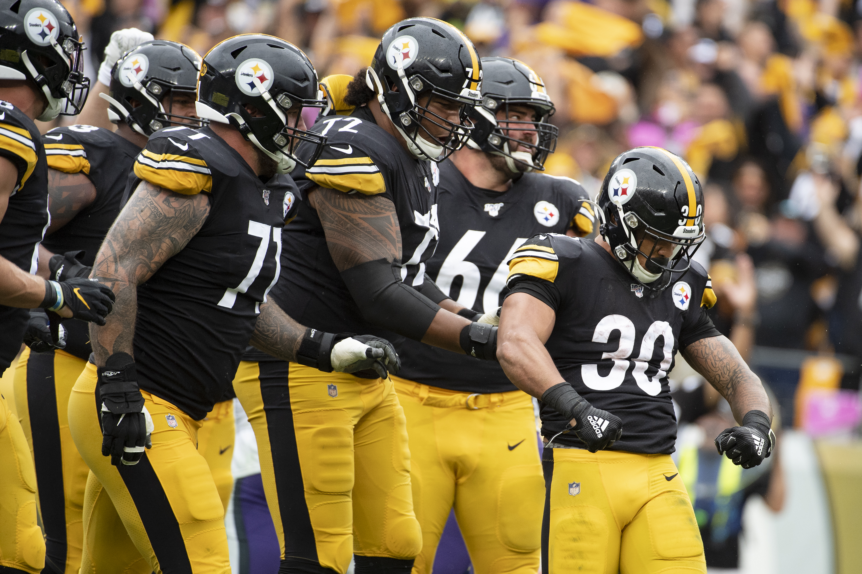 Steelers: James Conner's back muscles are so big they don't look real