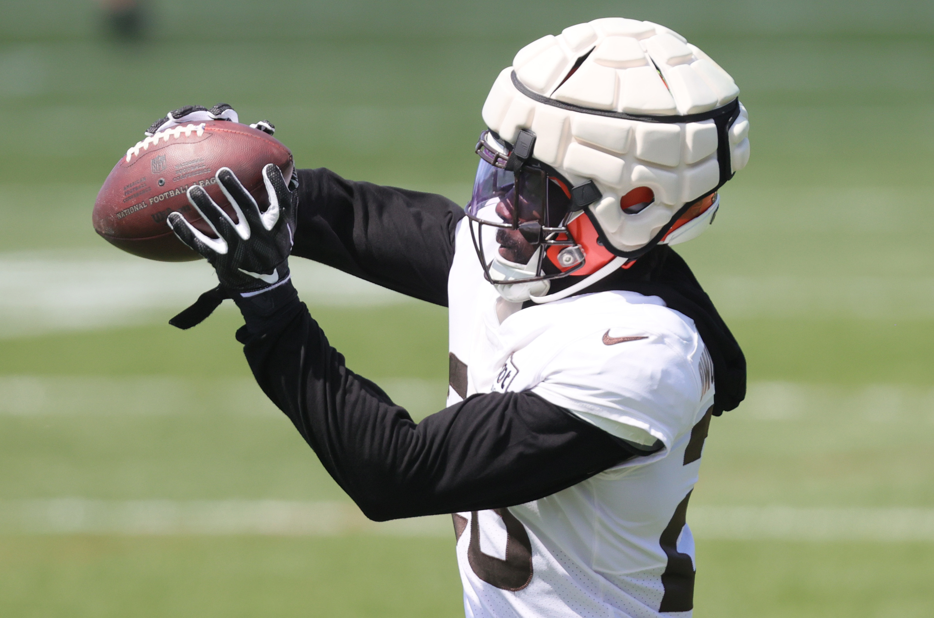 Cleveland Browns linebacker Jeremiah Owusu-Koramoah runs through a drill  during an NFL football practice at the team's training facility Wednesday,  June 2, 2021, in Berea, Ohio. (AP Photo/Ron Schwane Stock Photo 