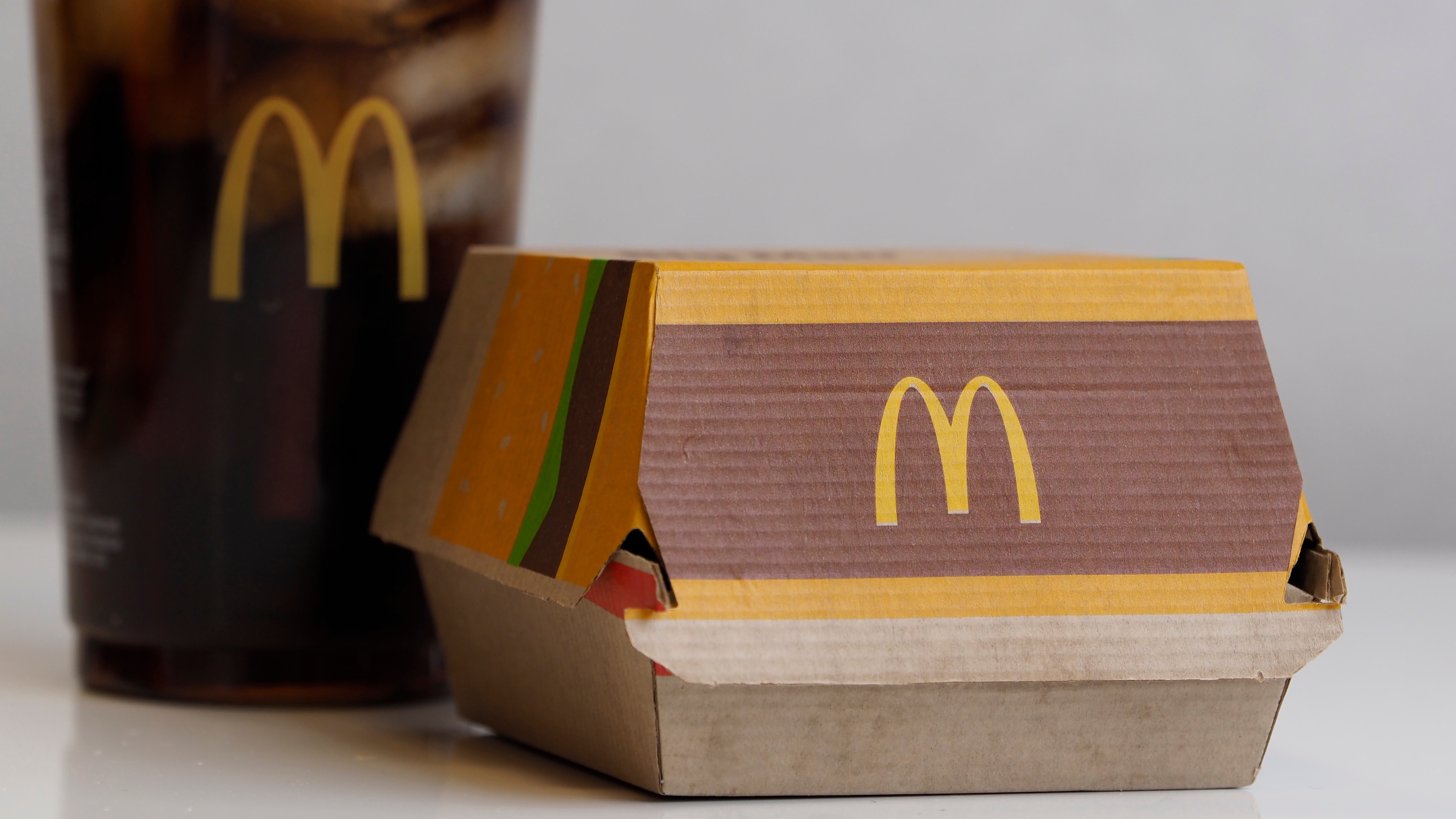 Paket pernikahan $200 McDonald’s di Indonesia menawarkan 100 sandwich ayam, 400 nugget