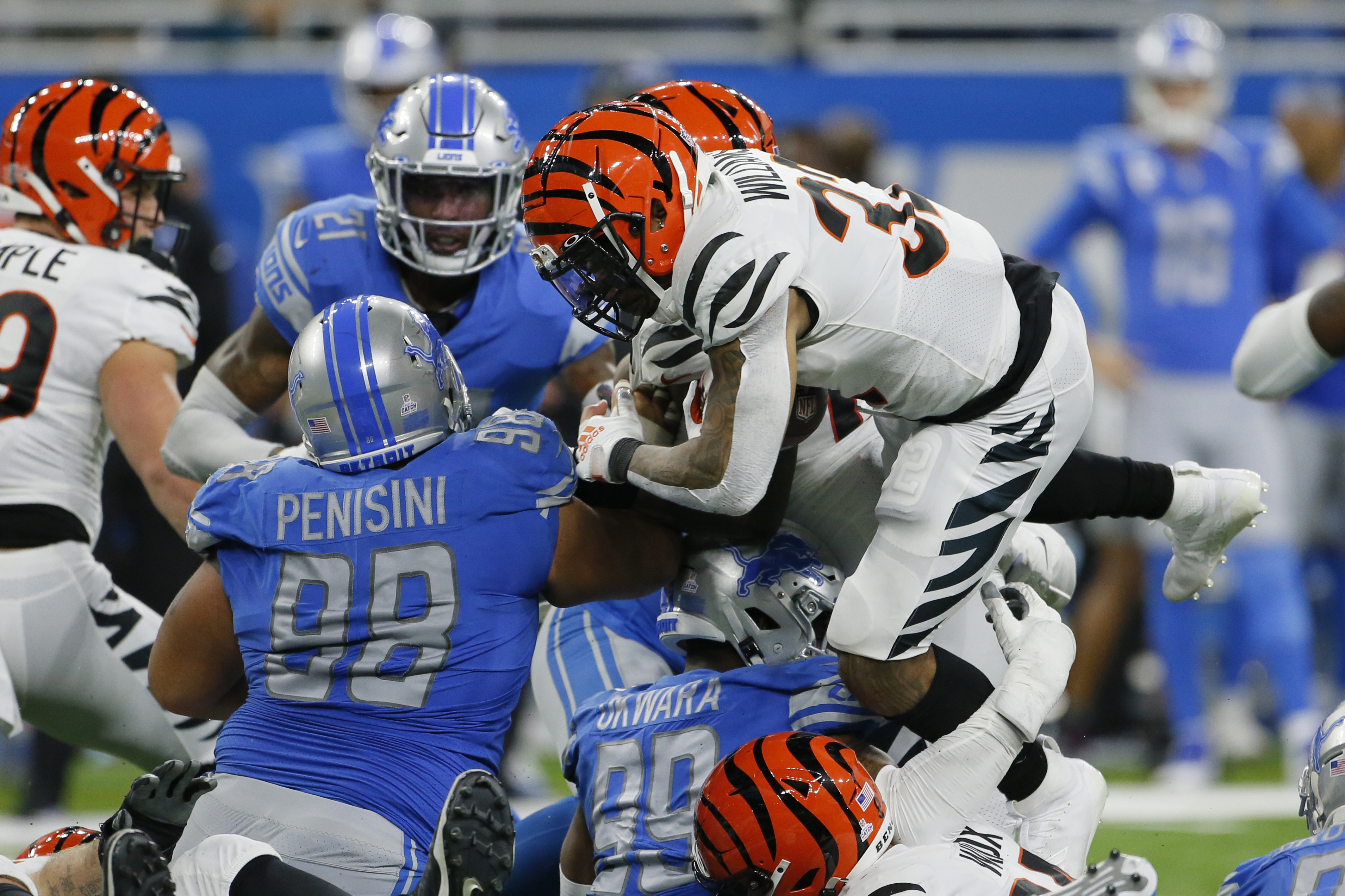 Trayveon Williams, 1 of 4 Cincinnati RBs, seeks Bengals' 3rd-down role