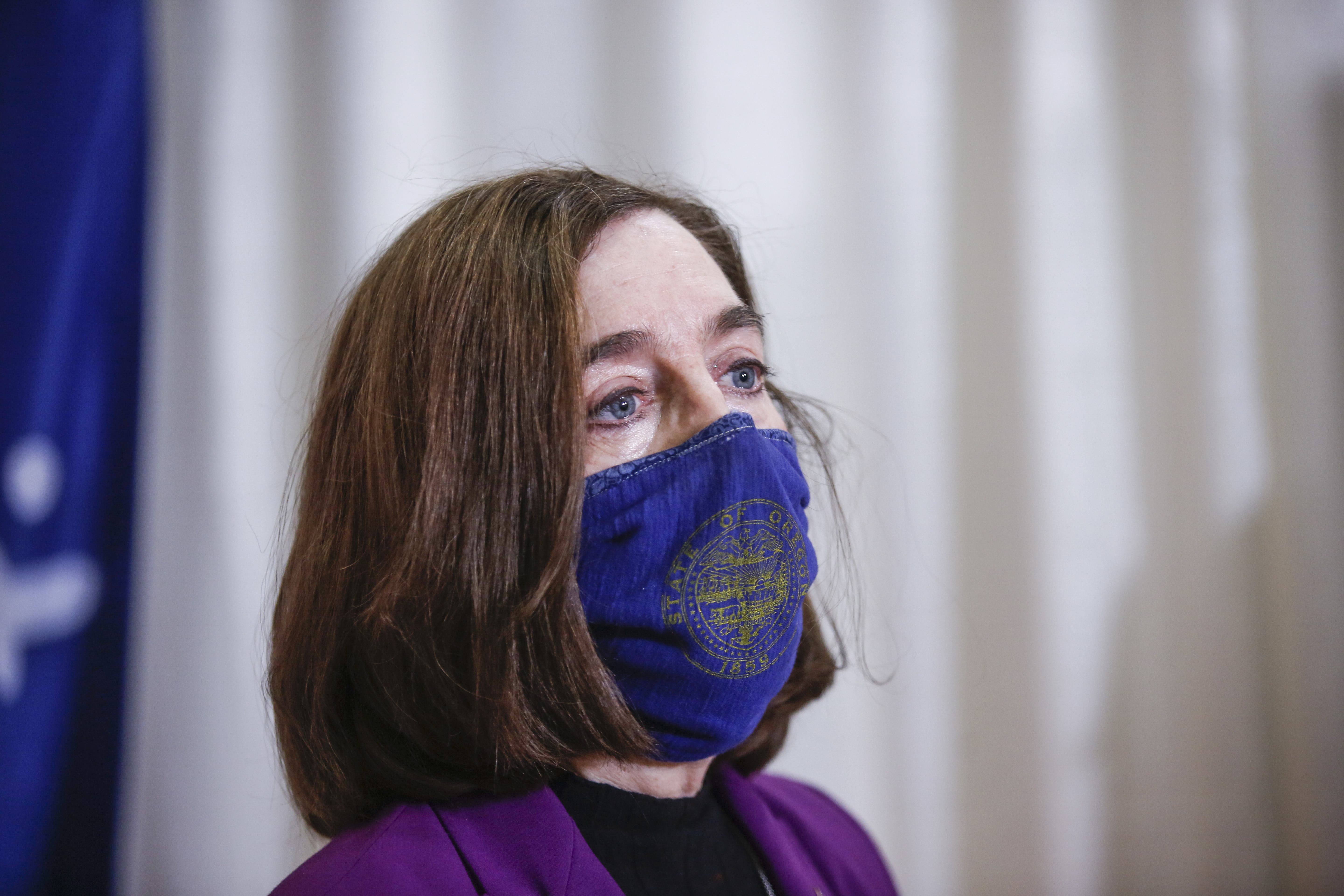 Gov. Brown visits vaccination clinic at Oregon State Fairgrounds ...