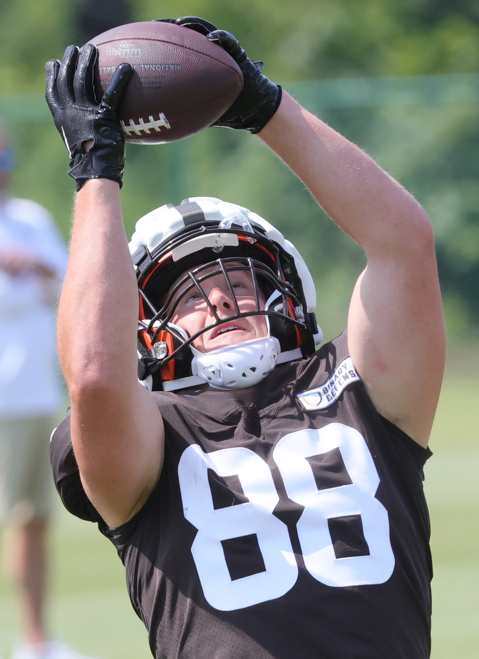 Cleveland Browns tight end Harrison Bryant (88) runs up the line