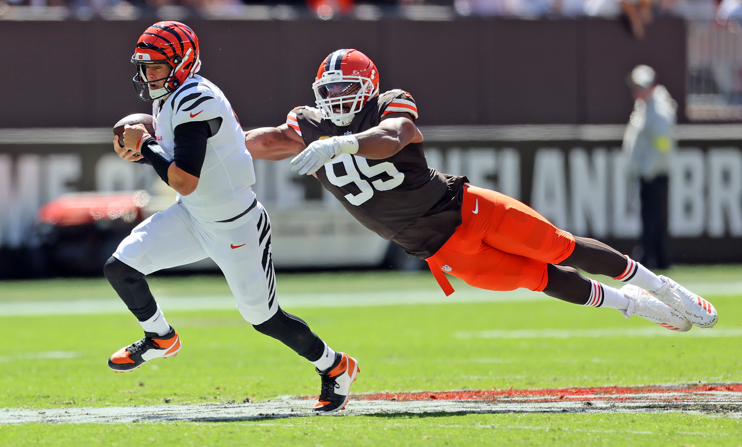Cleveland Browns Myles Garrett Vs. Cincinnati Bengals, September 7 ...