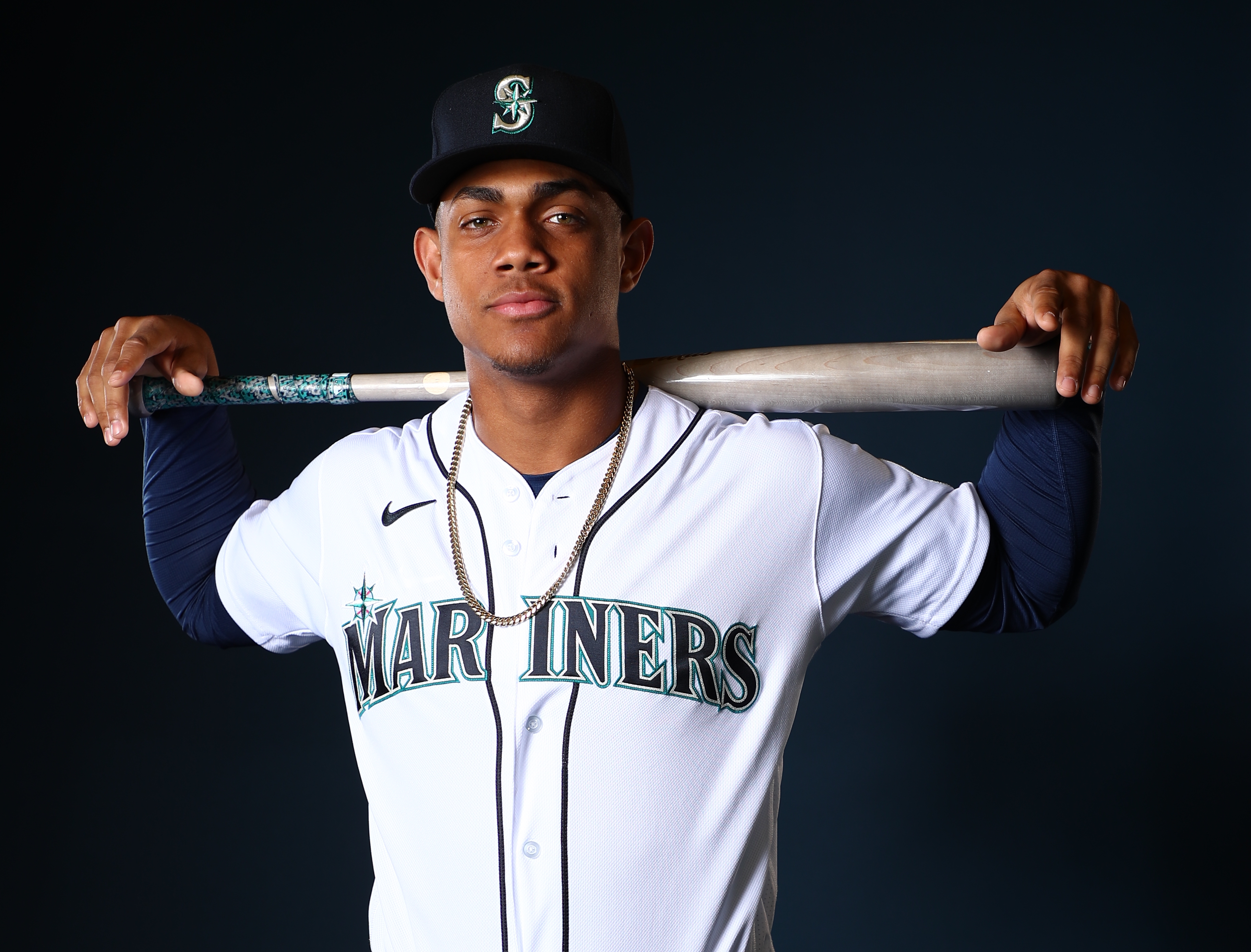 Seattle Mariners' Julio Rodriguez suffers left wrist fracture