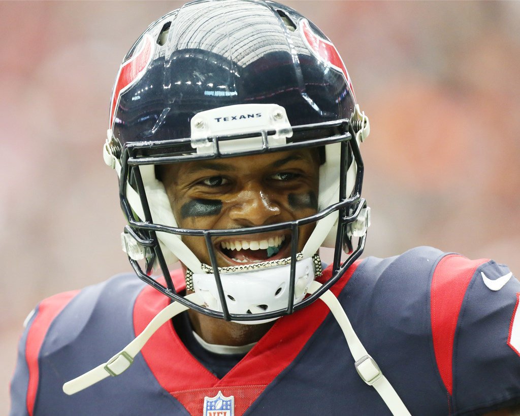 NFL Trade Rumors: Howard Eskin believes there's a 90% chance Deshaun Watson  will join the Eagles - Bleeding Green Nation