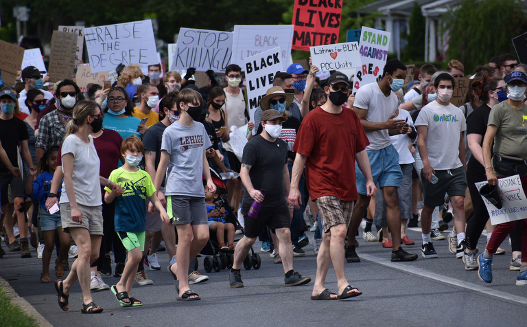 Hundreds pack together for Bethlehem protest against police brutality ...