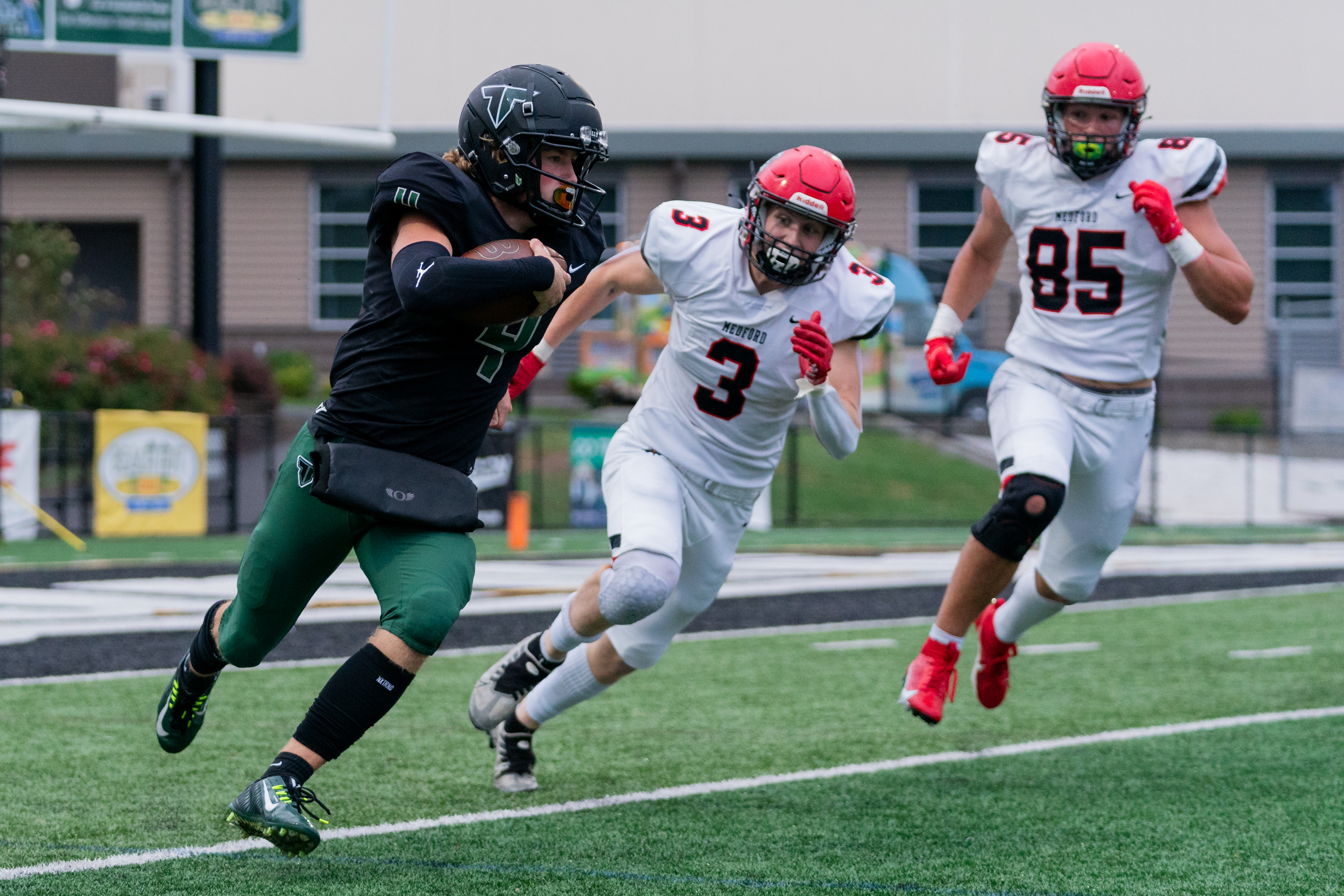 Football: Tigard pours it on in season-opening win over North Medford -  oregonlive.com