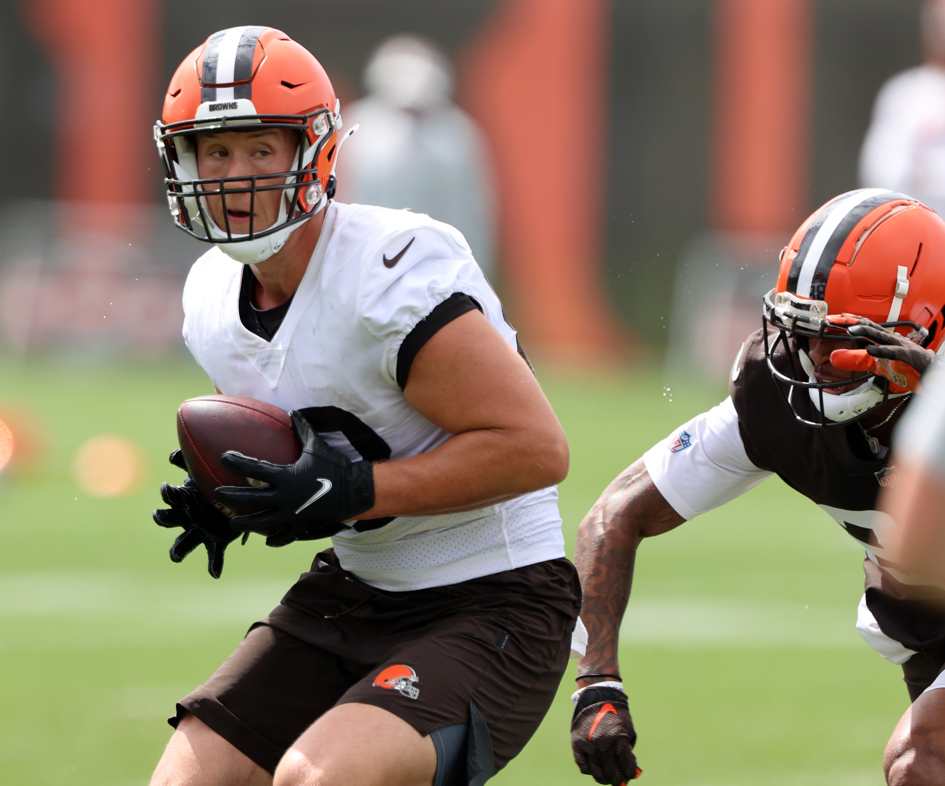 Browns RBs Nick Chubb, Kareem Hunt happy duo is staying together this year