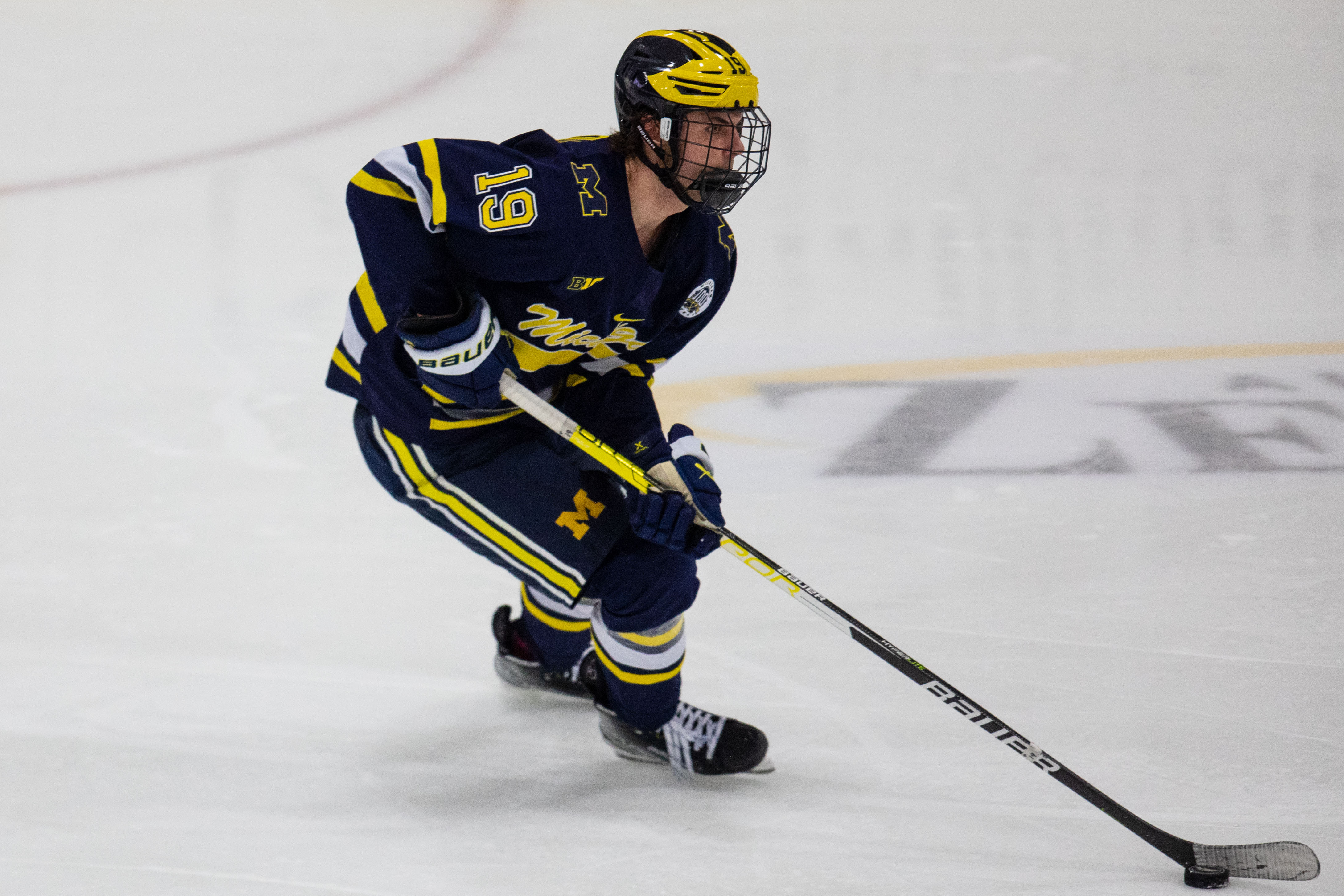 Adam Fantilli of the Michigan Wolverines wins the 2023 Hobey Baker