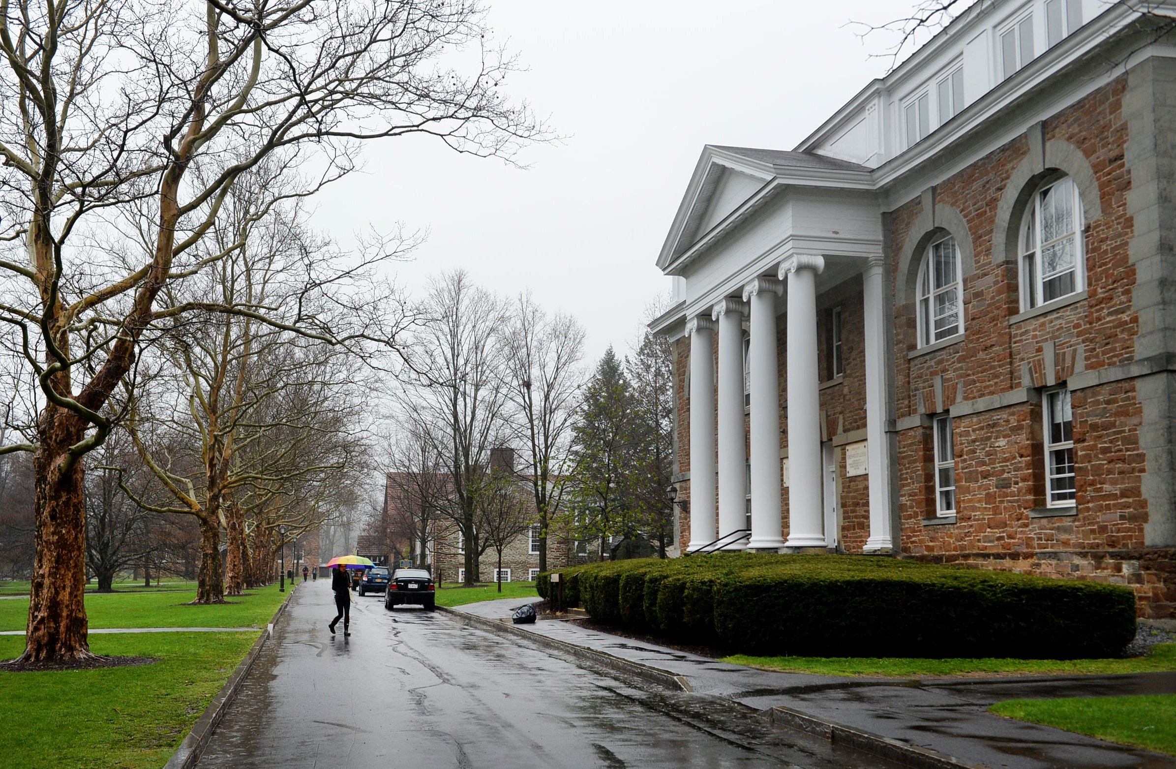 Police warn of abduction attempt near Hamilton College campus