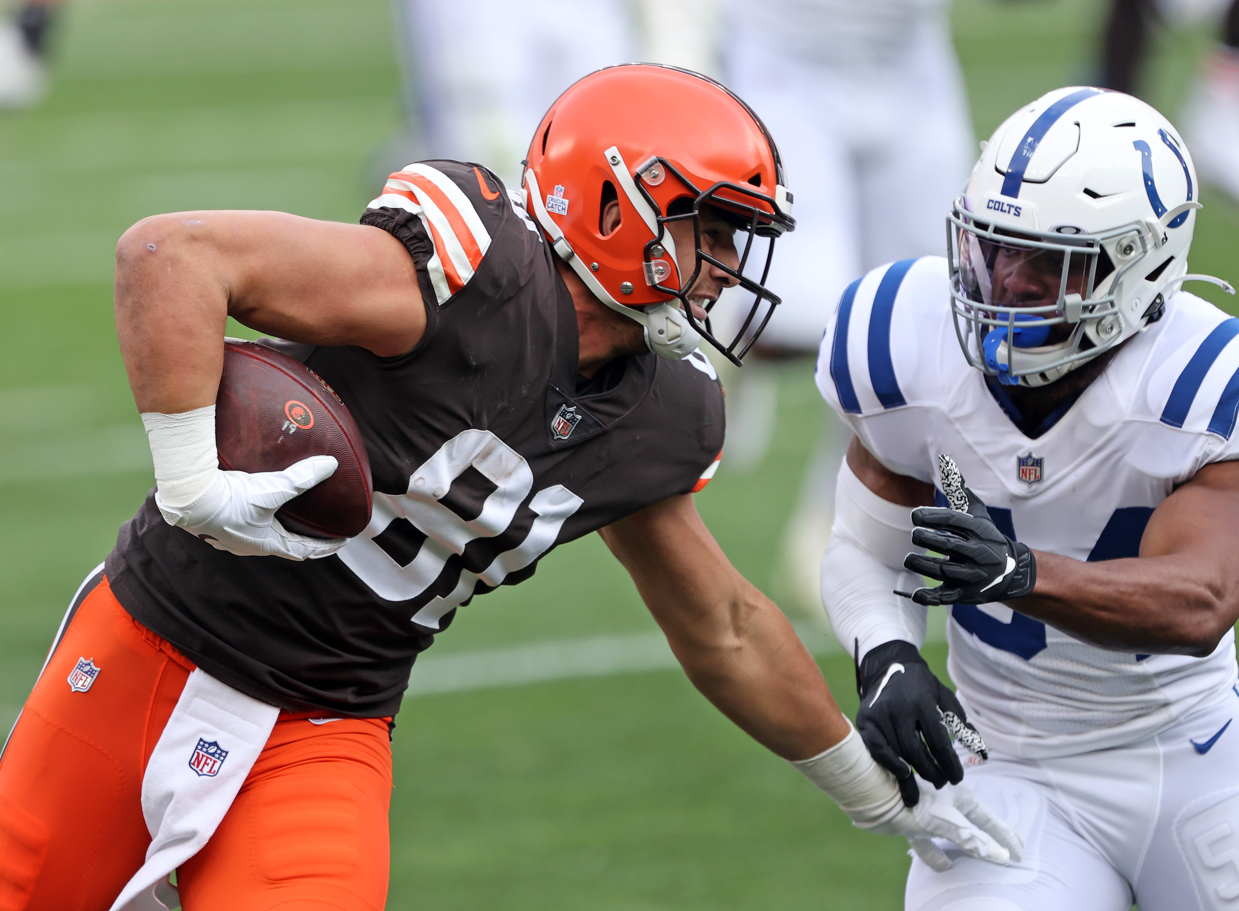 Joel Bitonio, Malcolm Smith earn Browns top PFF grades from Week 11