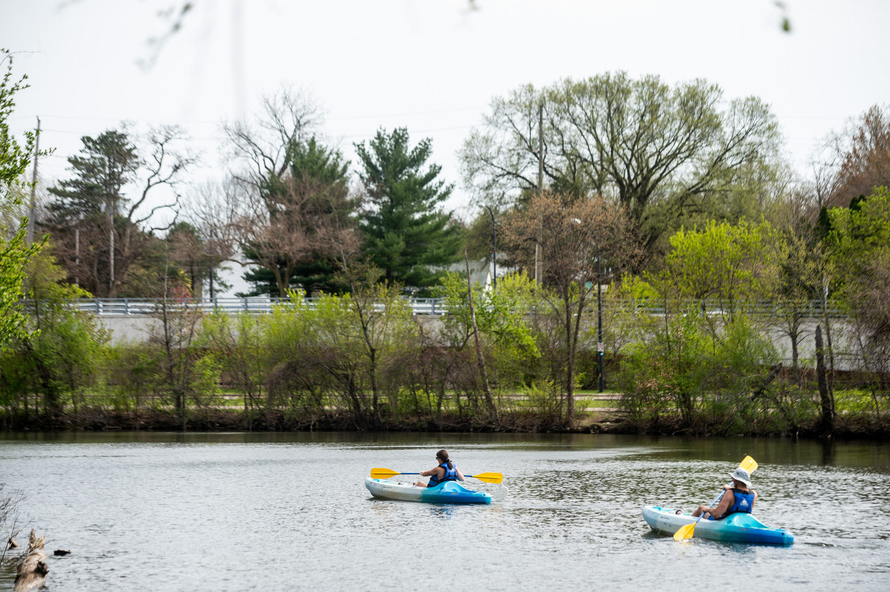 Warm weather draws kayakers, canoers to Gallup Park Canoe Livery