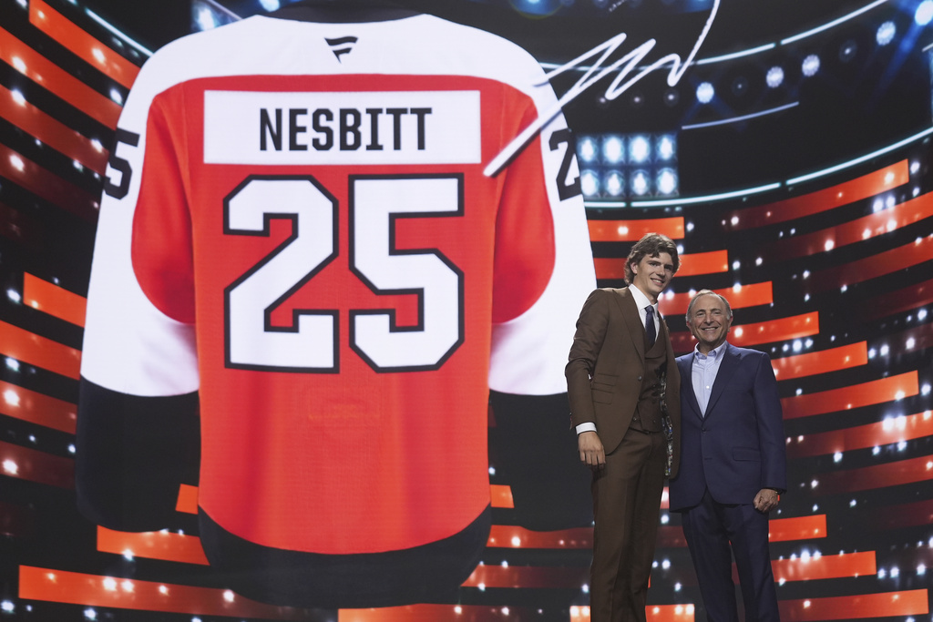 Michigan hockey lands commitment from Flyers prospect Jack Nesbitt