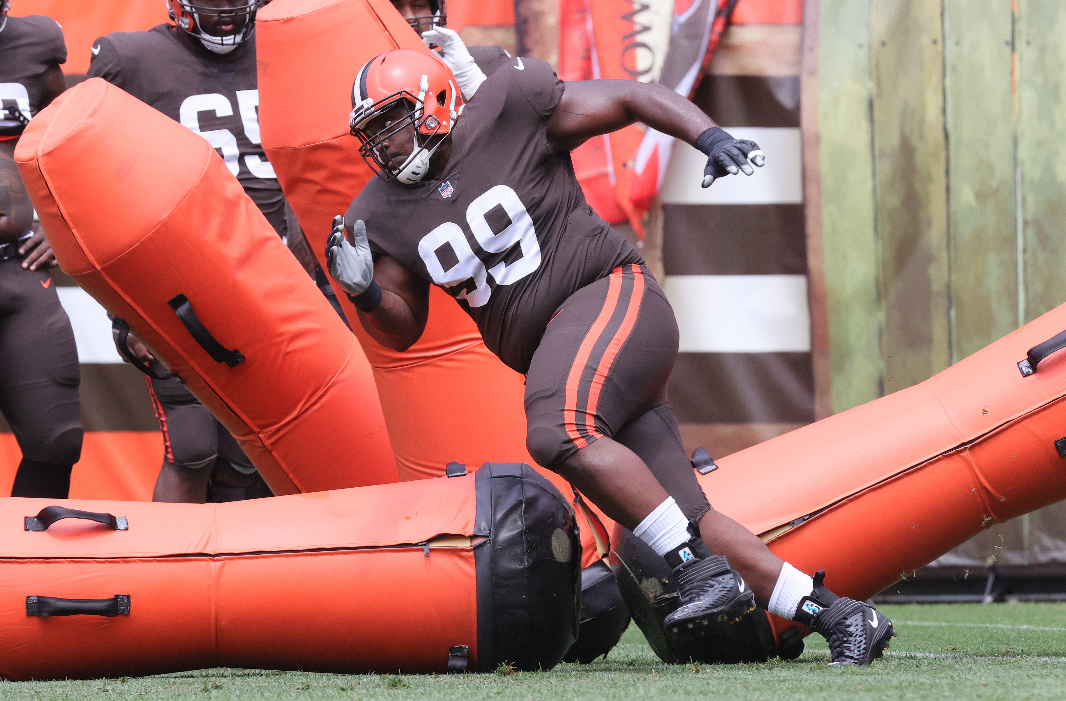 Cleveland Browns defensive tackle Andrew Billings warms up before an NFL  football game against the New York Giants, Sunday, Aug. 22, 2021, in  Cleveland. The Browns won 17-13. (AP Photo/David Dermer Stock