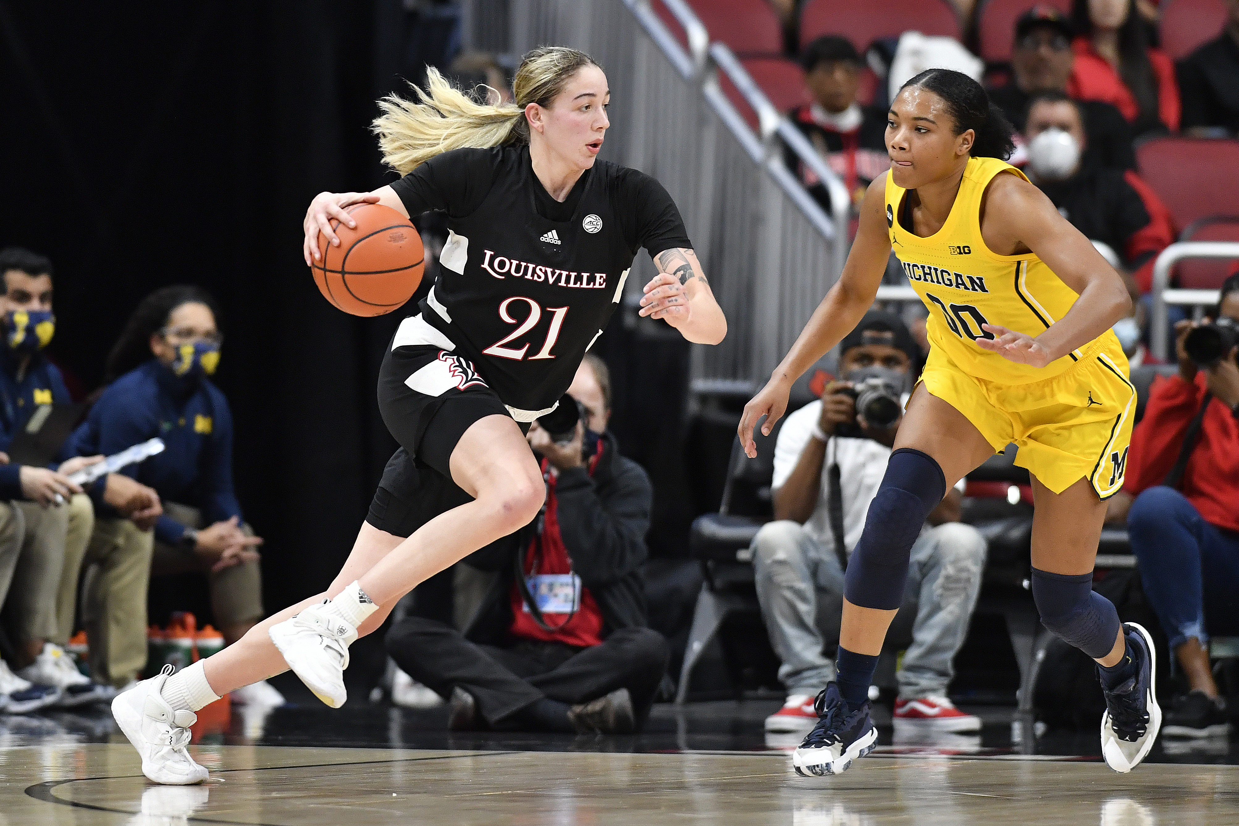 March Madness 2022 scores: UConn, NC State, Louisville and Michigan advance  to women's Elite Eight 