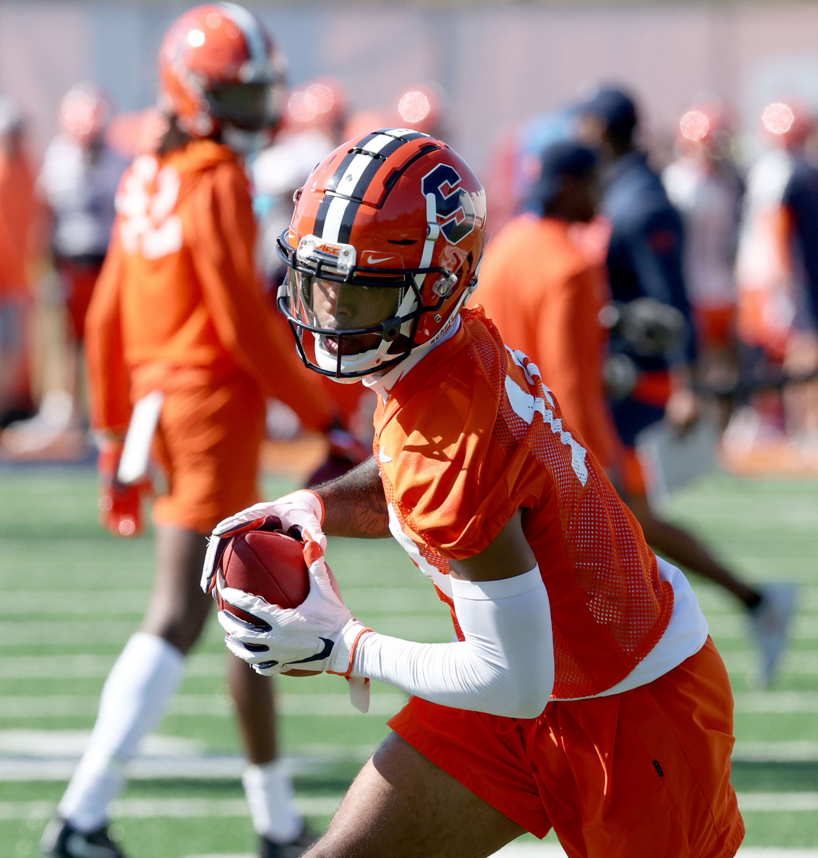 Syracuse football begins practice today. Here are the players, position  battles to watch 