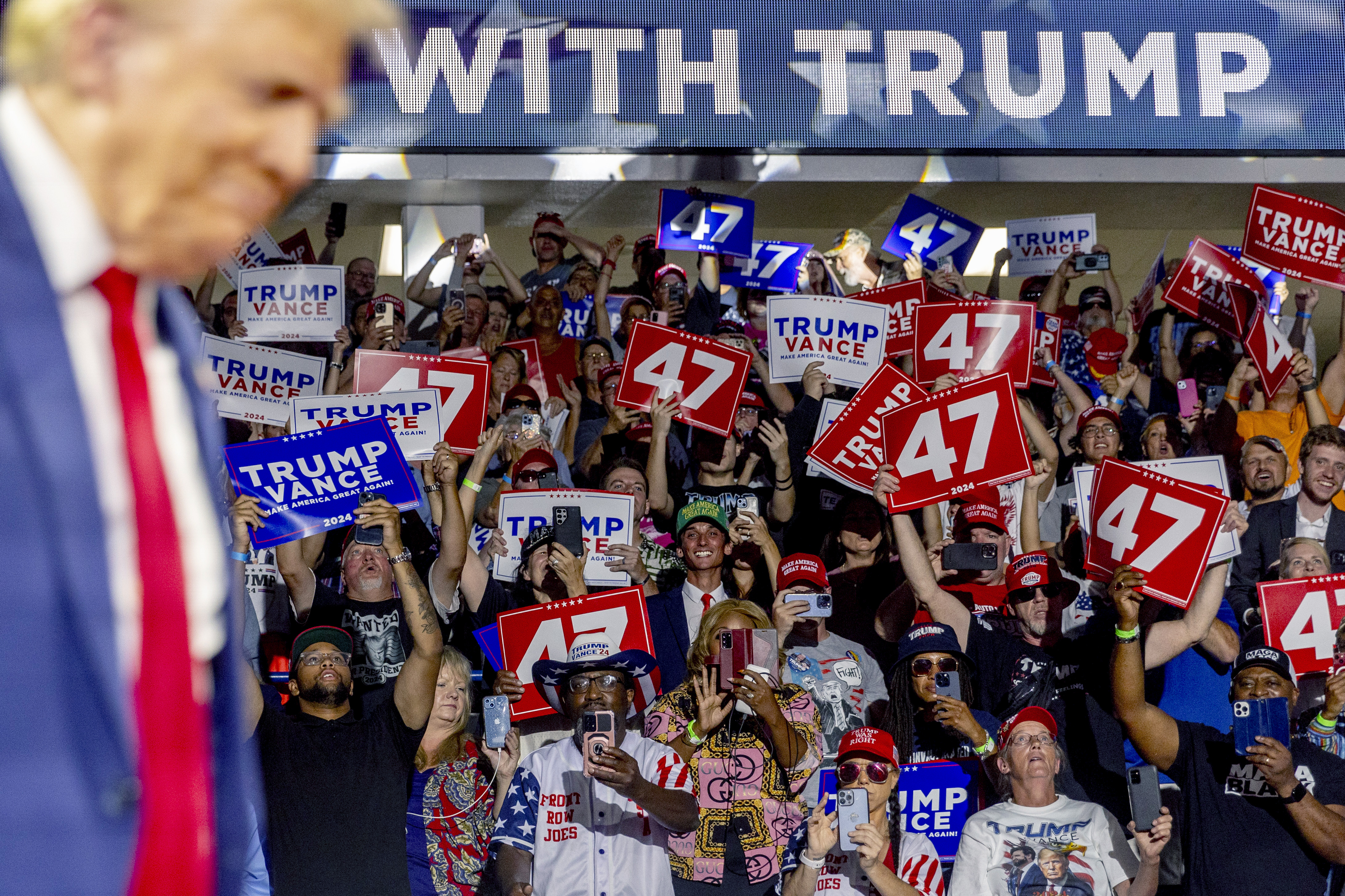 Former President Donald J. Trump draws thousands for town hall in Flint ...