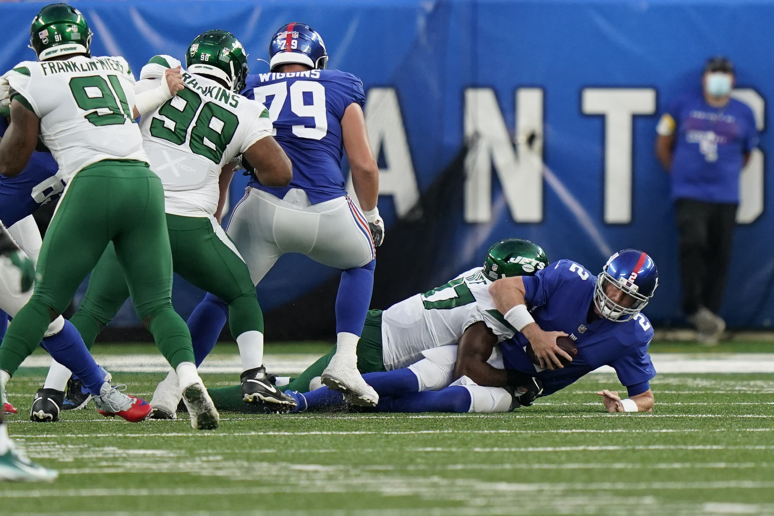 New York Giants running back Sandro Platzgummer makes a catch