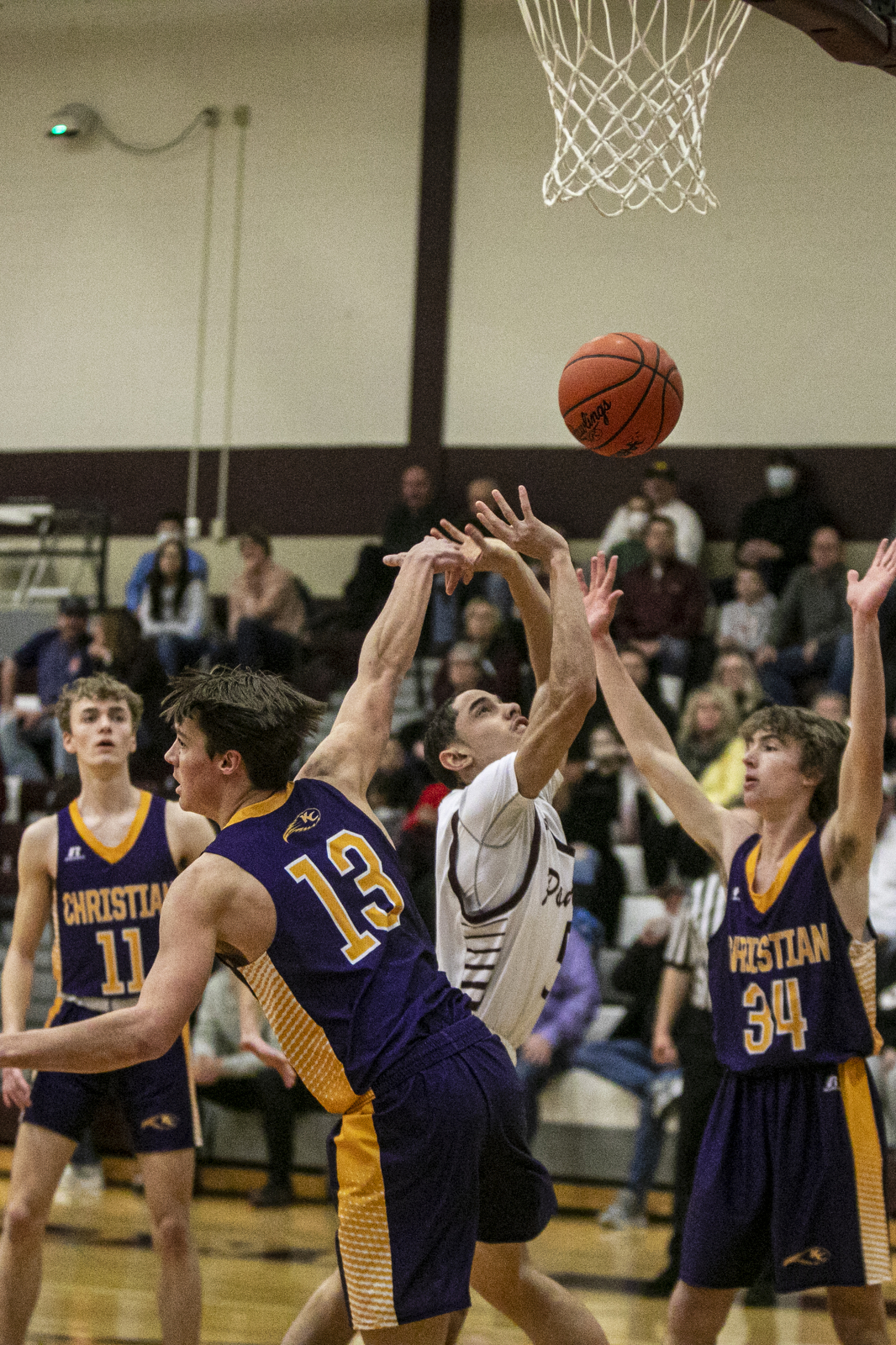 Parchment Panthers boys basketball defeats Kalamazoo Christian Comets