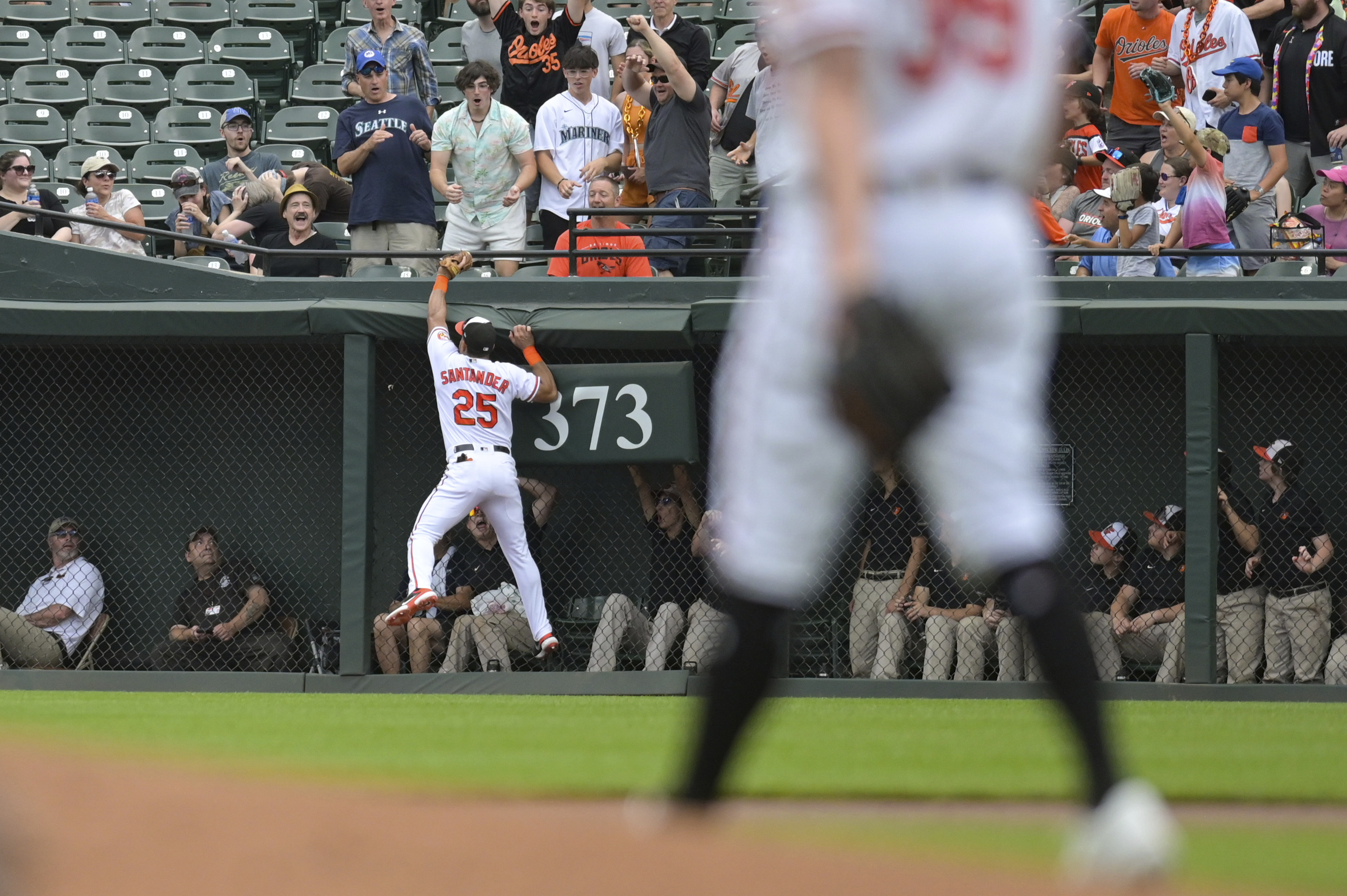 Santander hits 9th-inning homer to give the Orioles a 1-0 win in