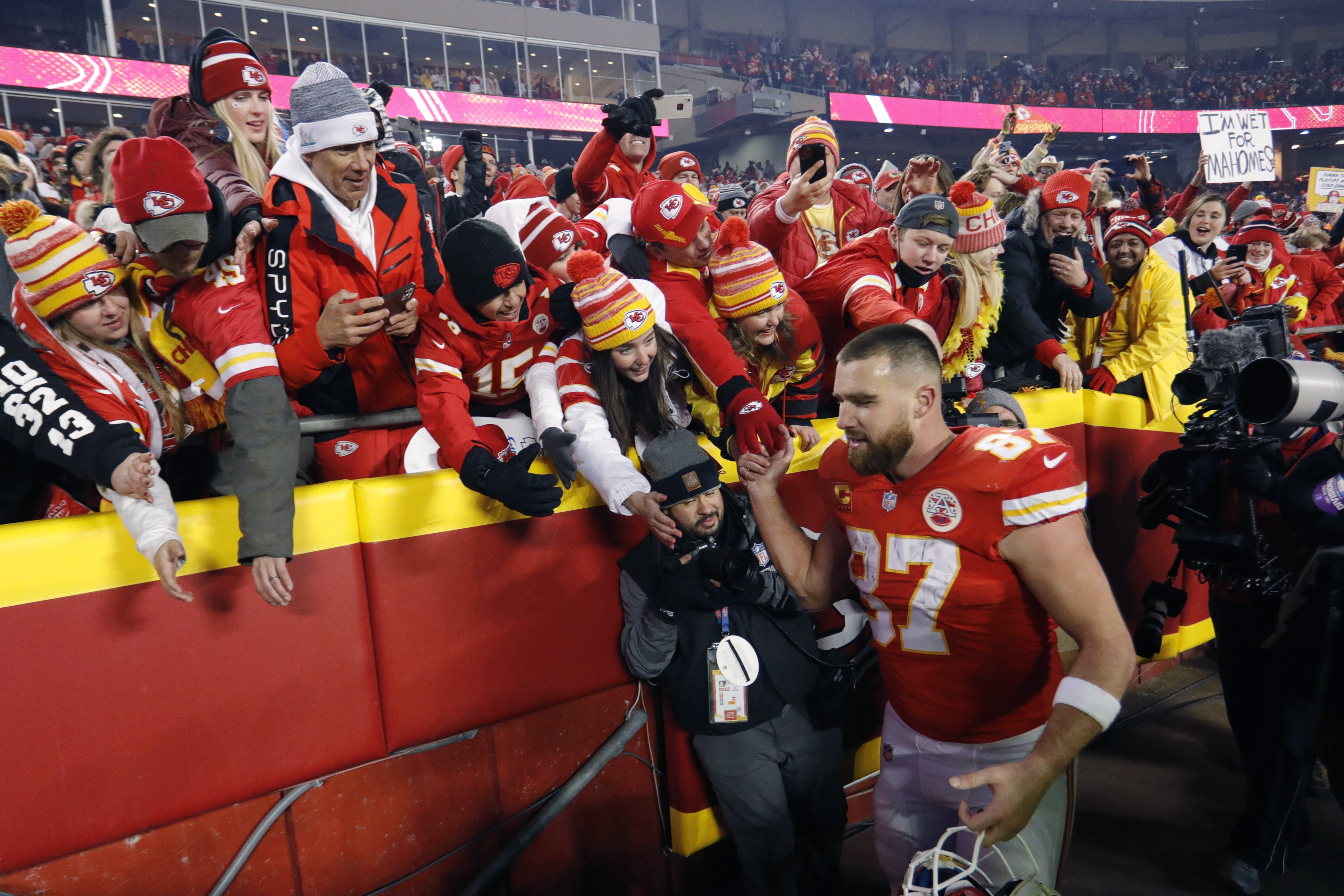 You've got mail: Travis Kelce has a request after address shared online -  mlive.com