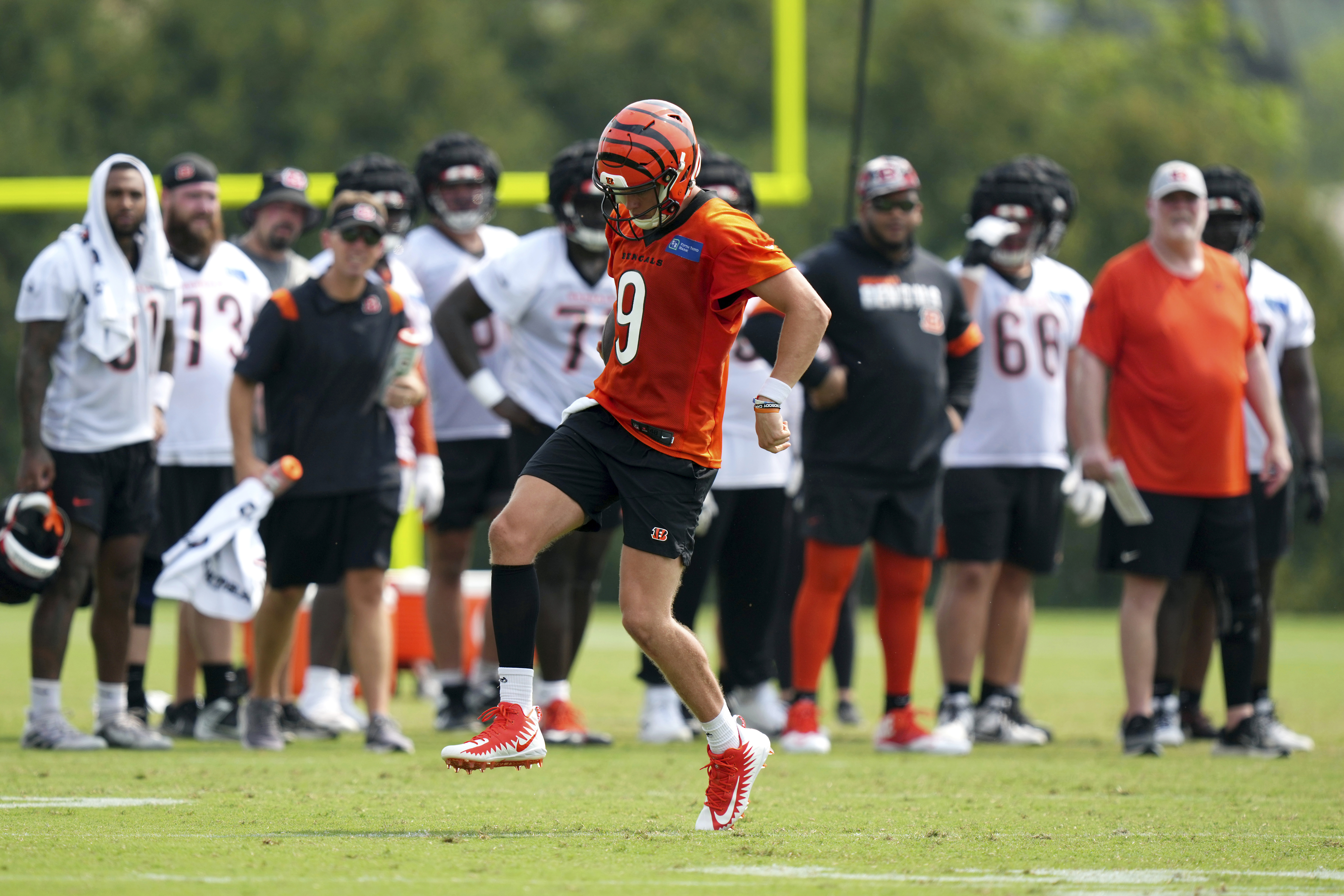 Bengals quarterback Joe Burrow hobbles off field in Super Bowl