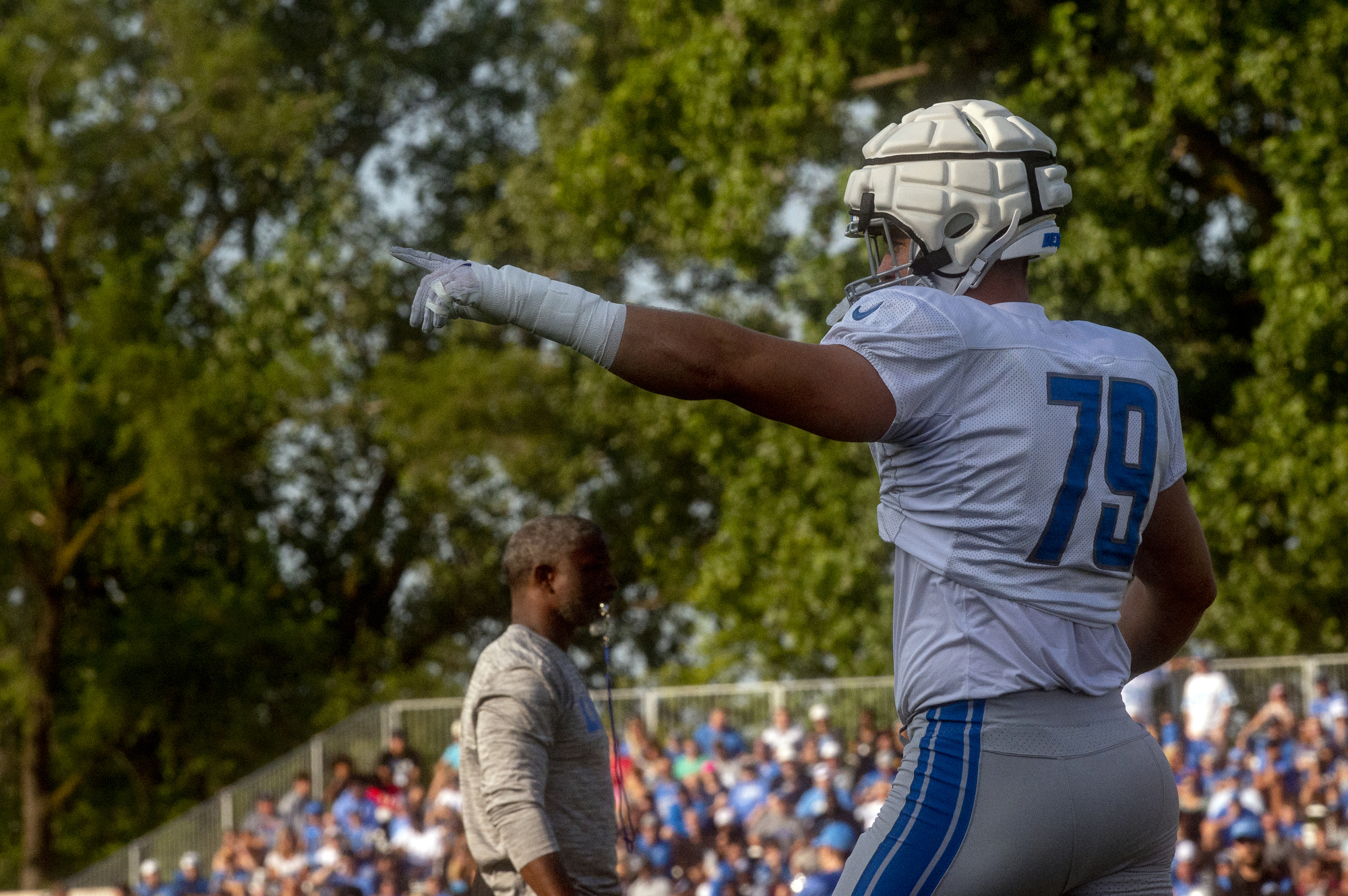 Falcons' John Cominsky looks like a 'different ball player