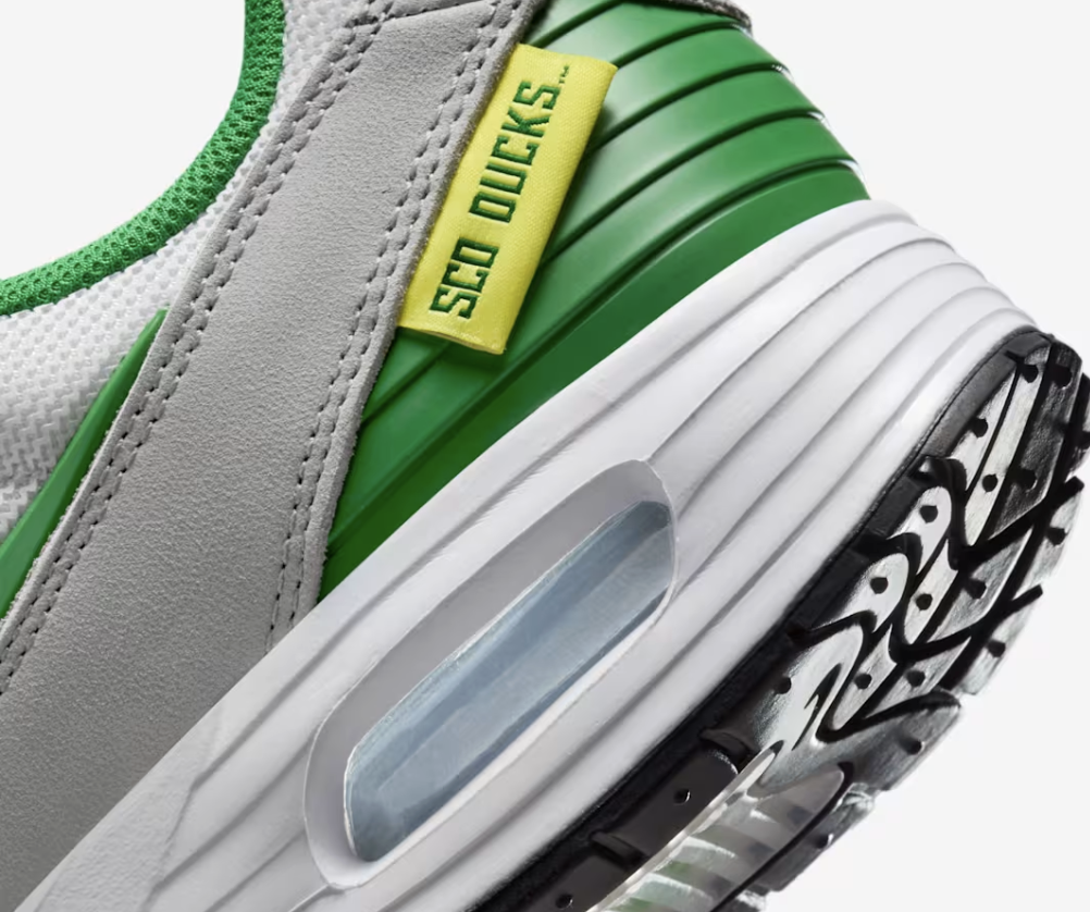 Size 9 - NCAA x Nike Air Max Verse Oregon NCAA x Nike Air Max Verse “Oregon” White/Apple Green IB3224  main image 2