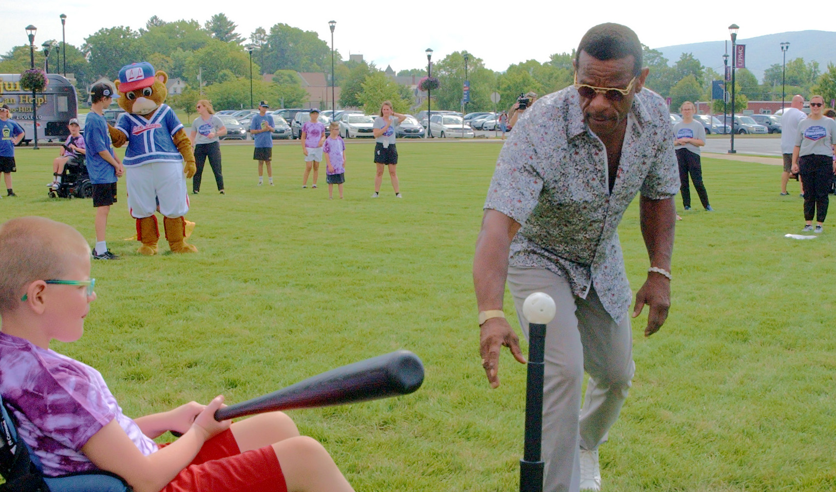 Rickey Henderson plays Wiffle Ball, coaches at Little League World Series  related events 
