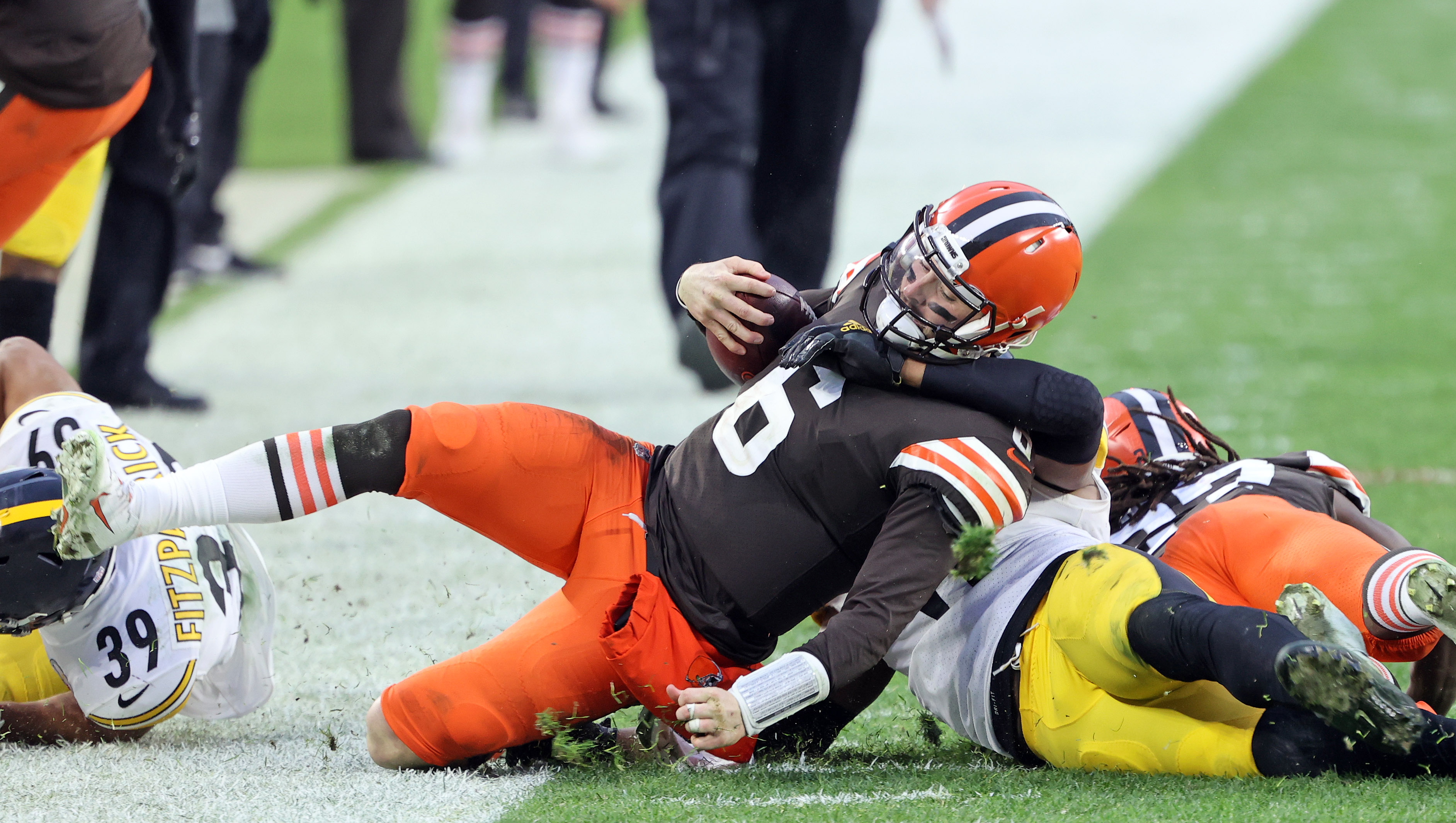 Cleveland Browns Baker Mayfield Vs. Pittsburgh Steelers, January 3 ...