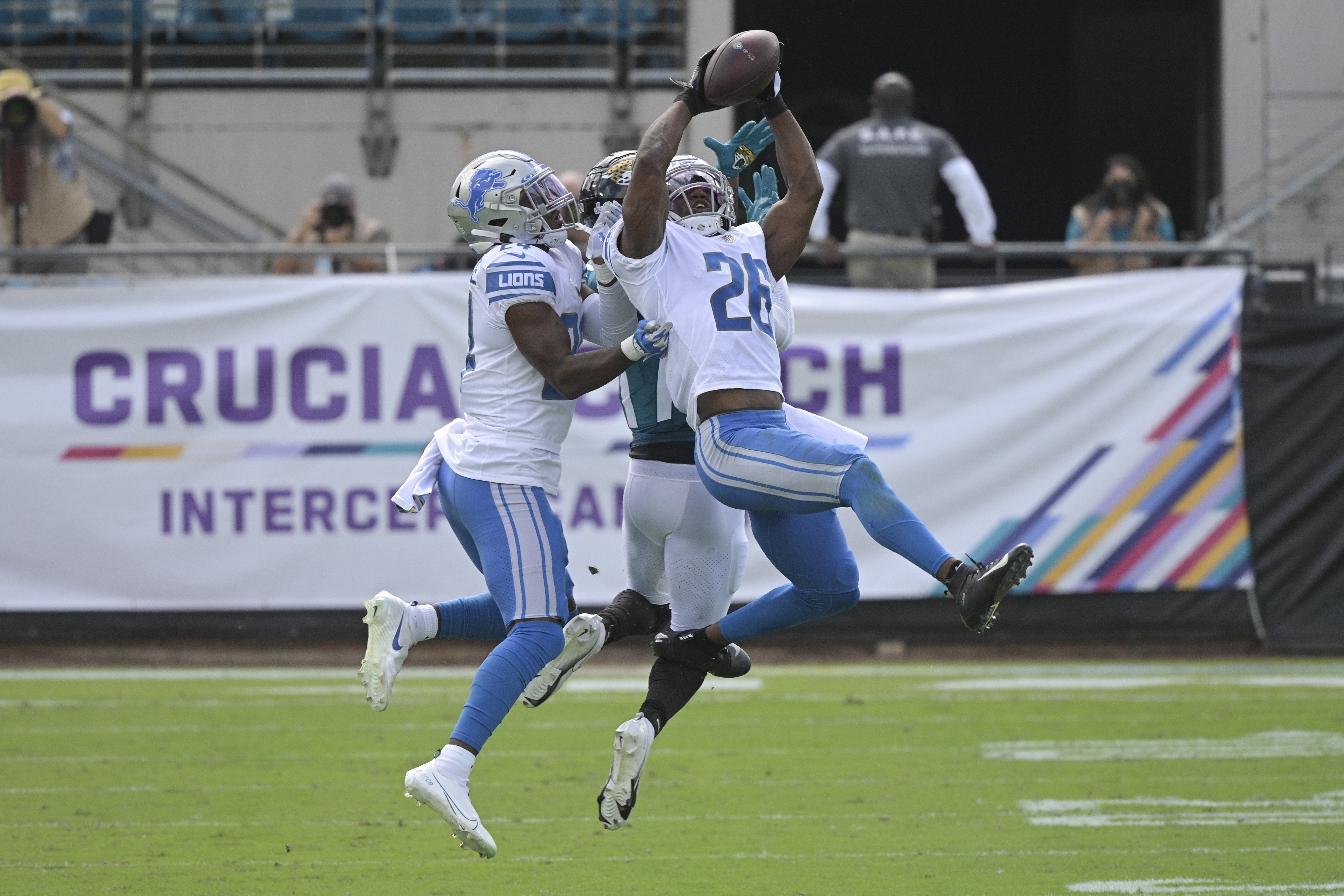 Stafford, Swift, Lions protect big lead, pound Jaguars 34-16