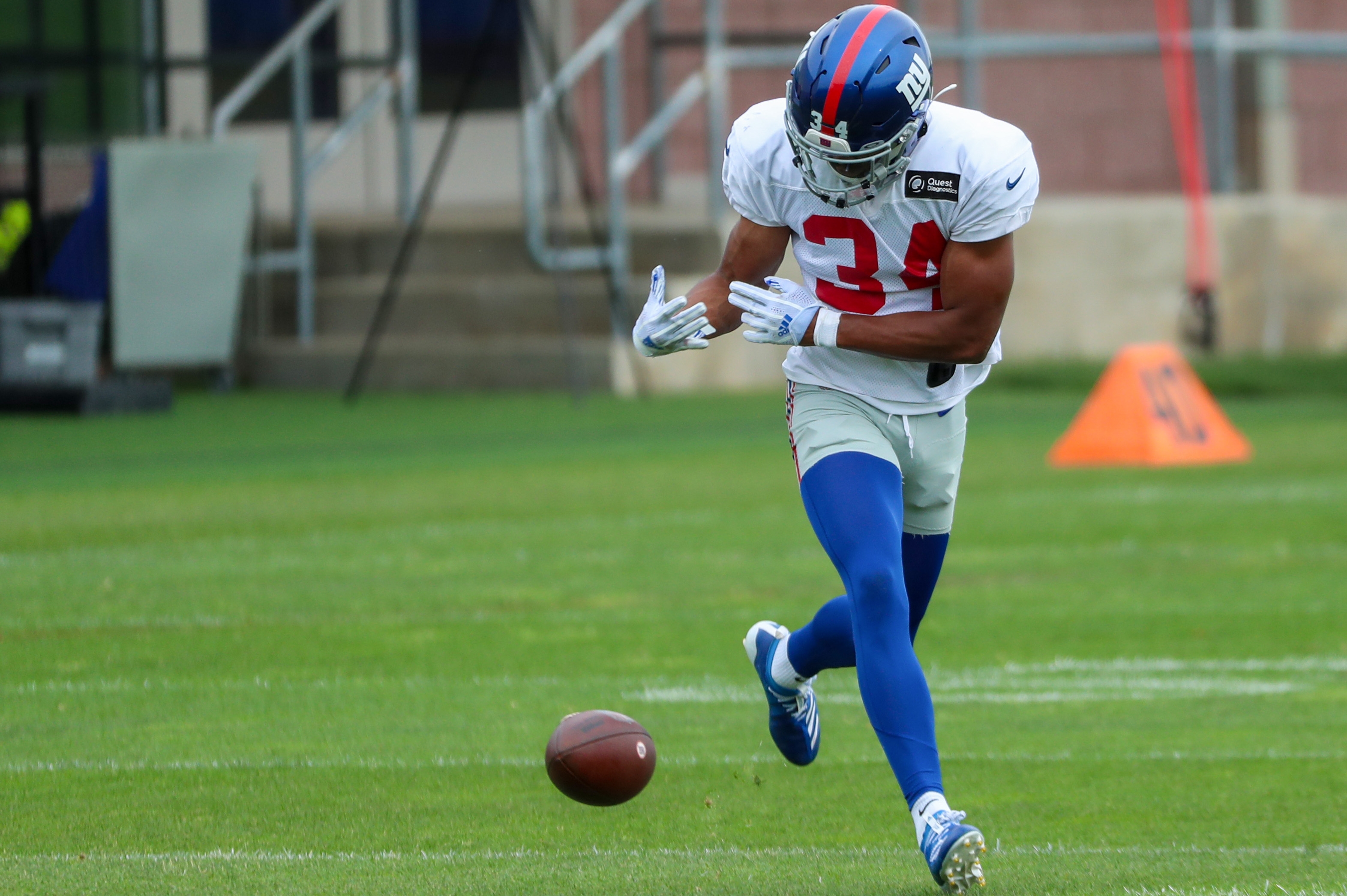 New York Giants waive Kaden Smith, re-sign David Sills