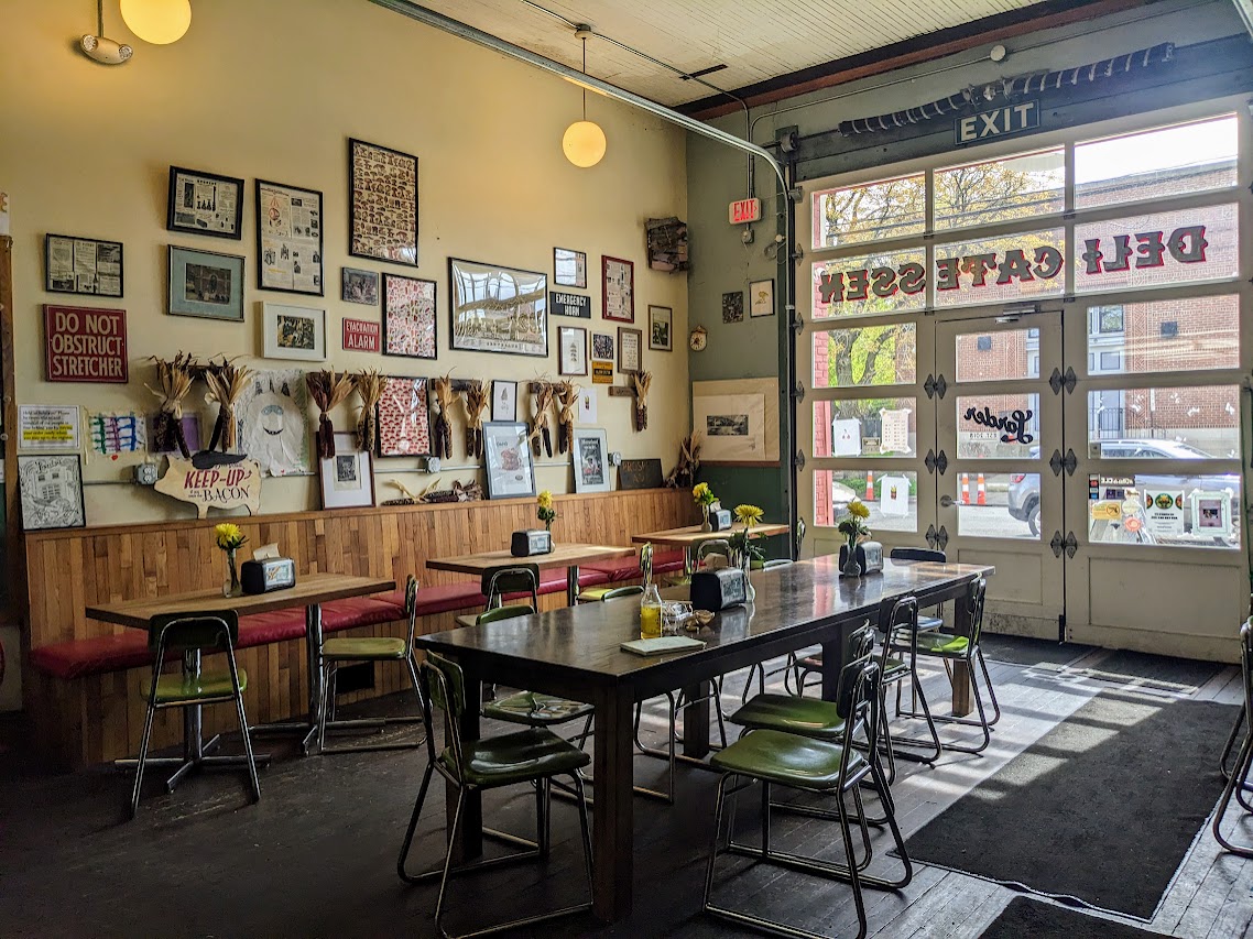 Larder deli, Hingetown