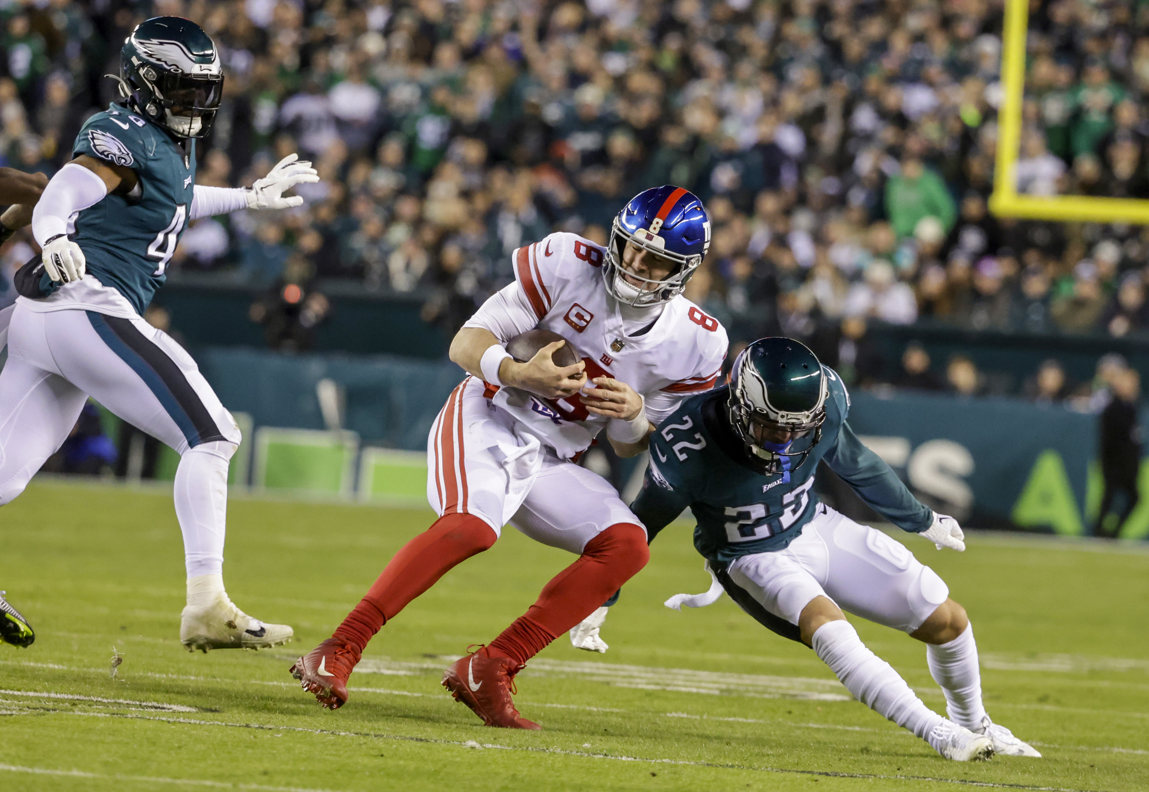 The Eagles make an example of the Giants in their 38-7 victory