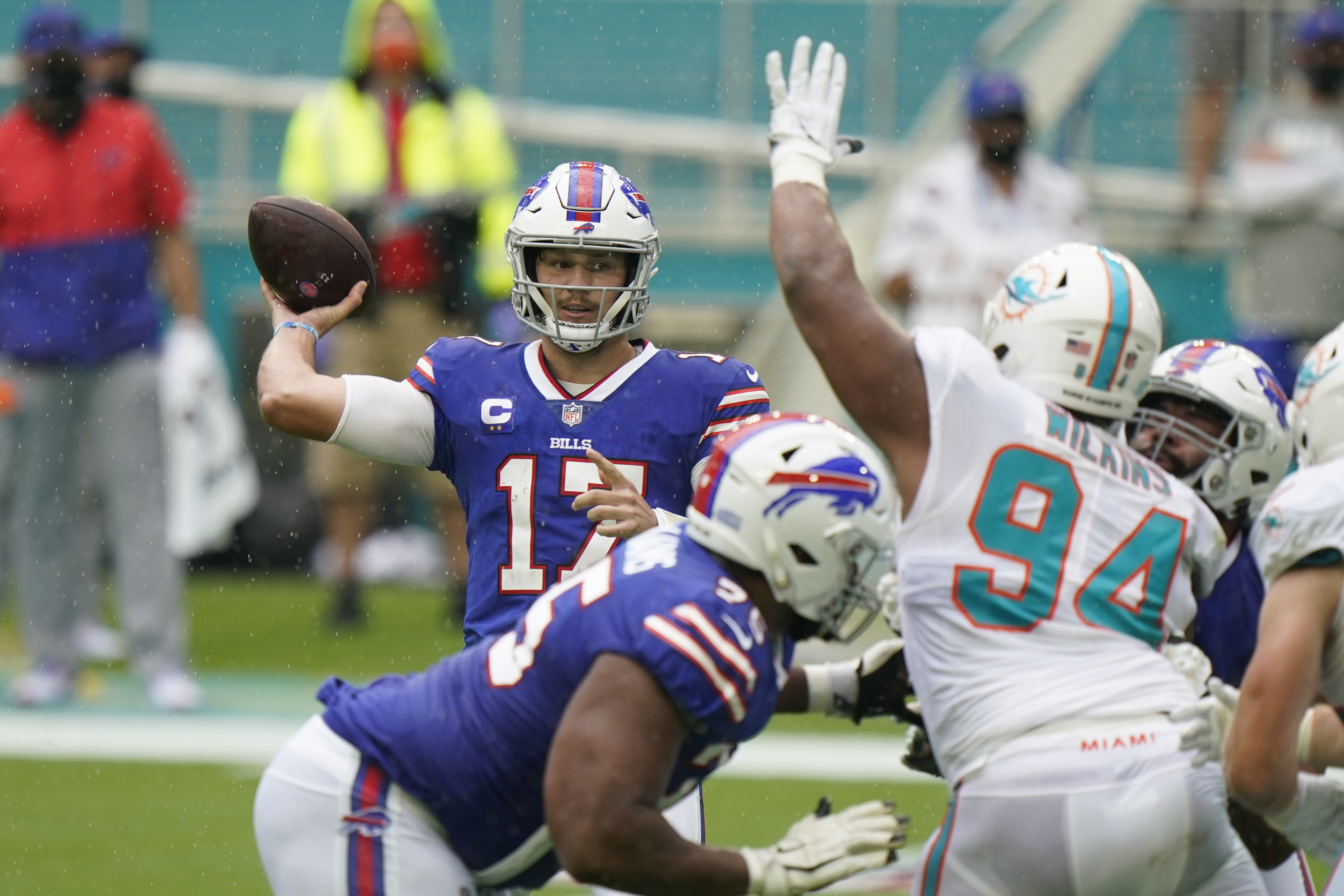 Josh Allen thrashes Dolphins for 400 yards, 4 TDs; Bills win, 31-28  (instant observations) 