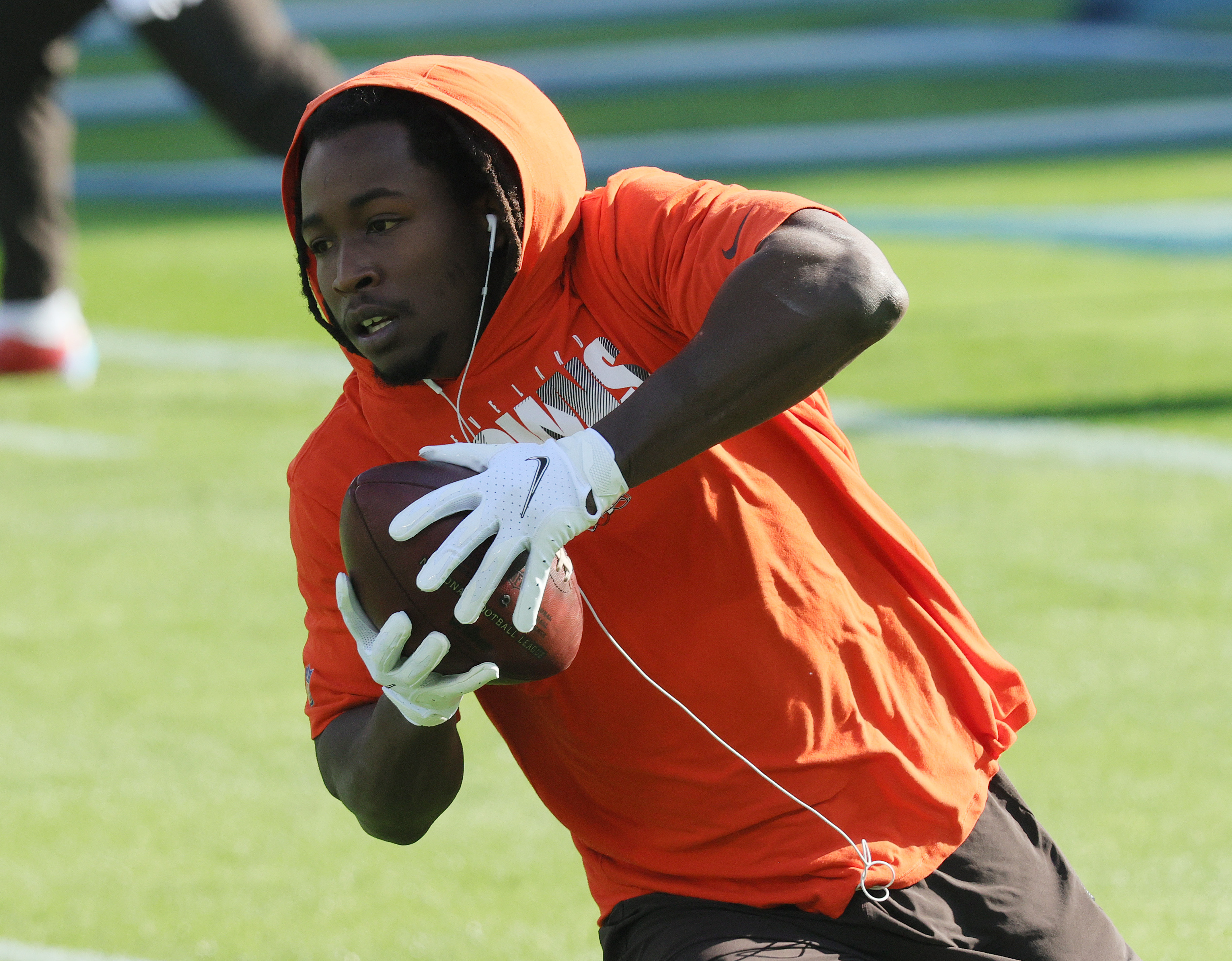 Watch Kareem Hunt rush for a 24-yard touchdown to give the Browns a 14-0  lead vs. the Panthers 