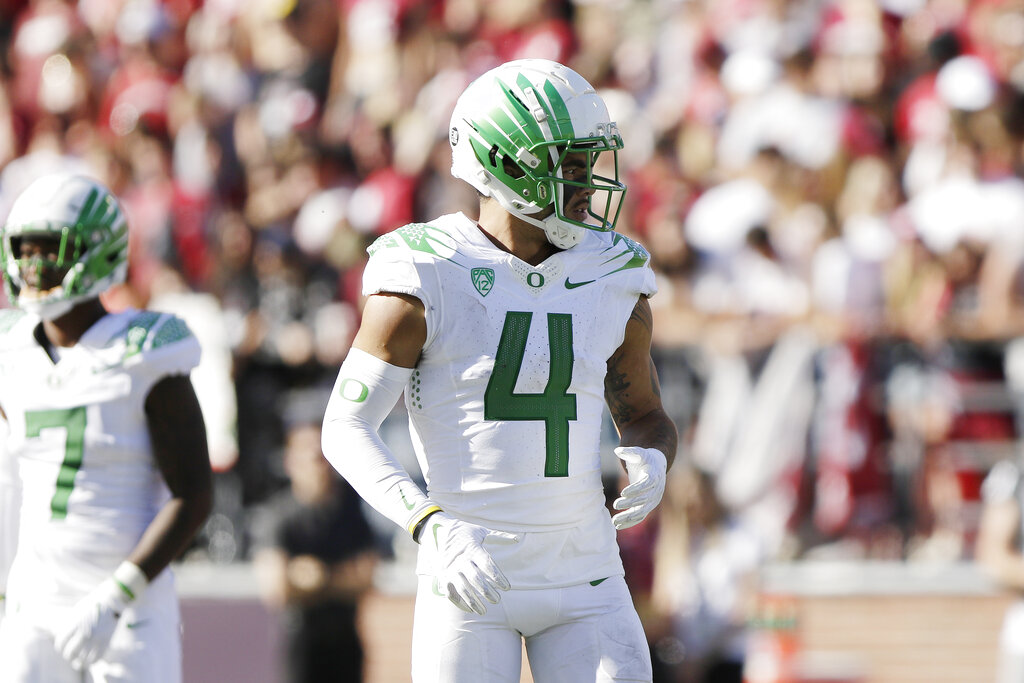 East safety Bennett Williams (4) of Oregon in coverage during the