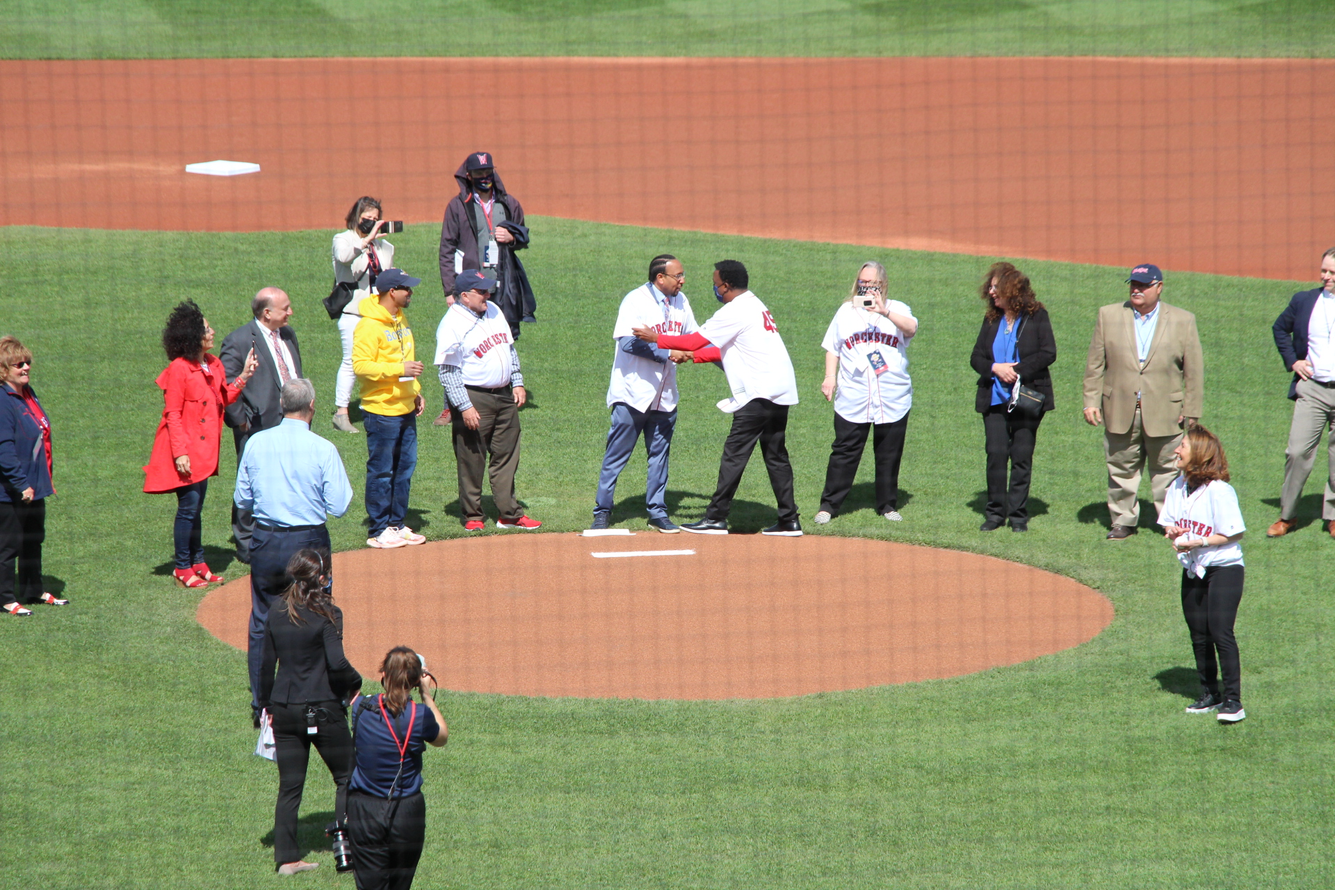 Former major league pitcher Luis Tiant throws out ceremonial first