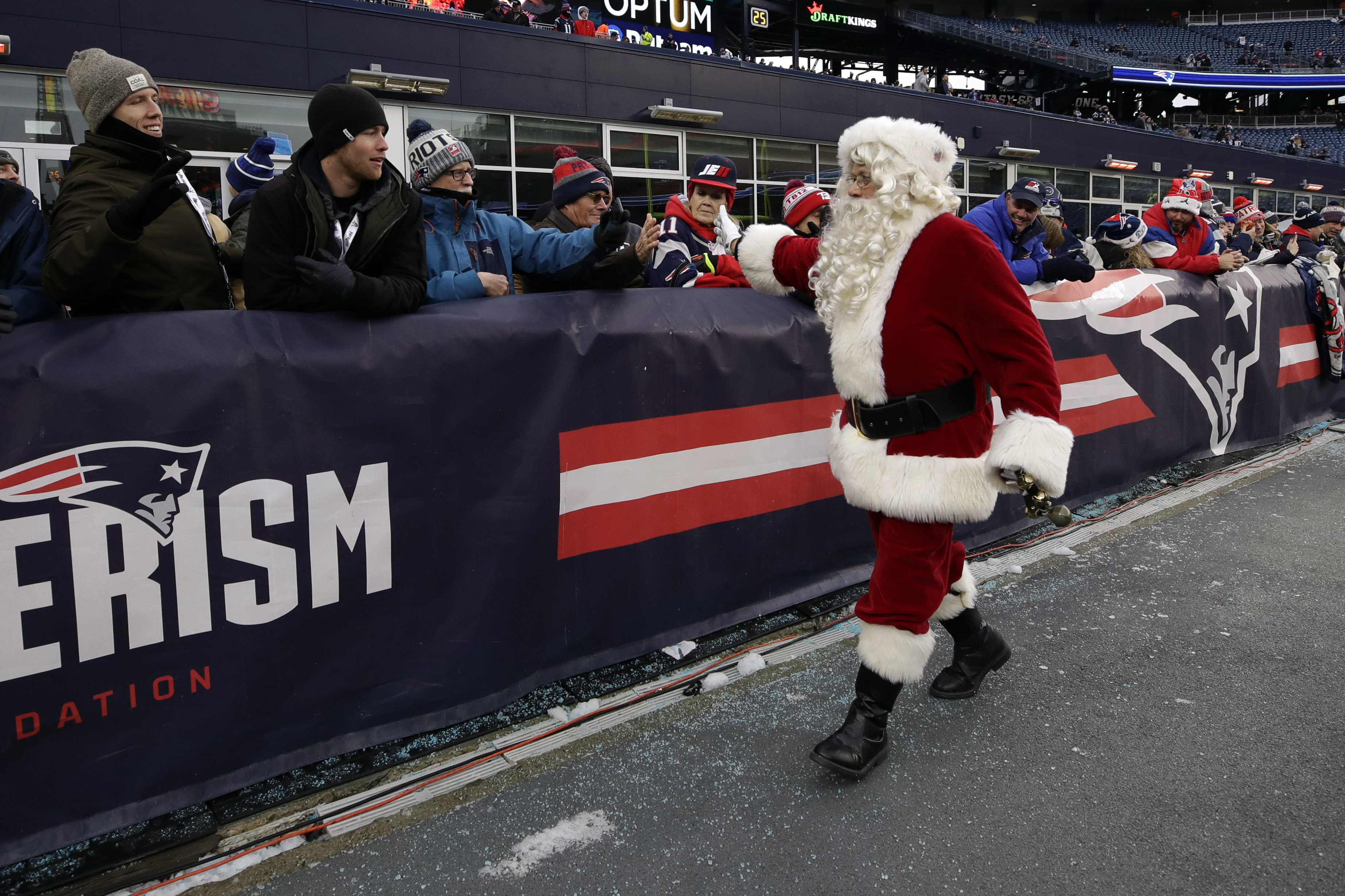 NFL Week 16 Best Bets For Christmas: Santa Brady shows out