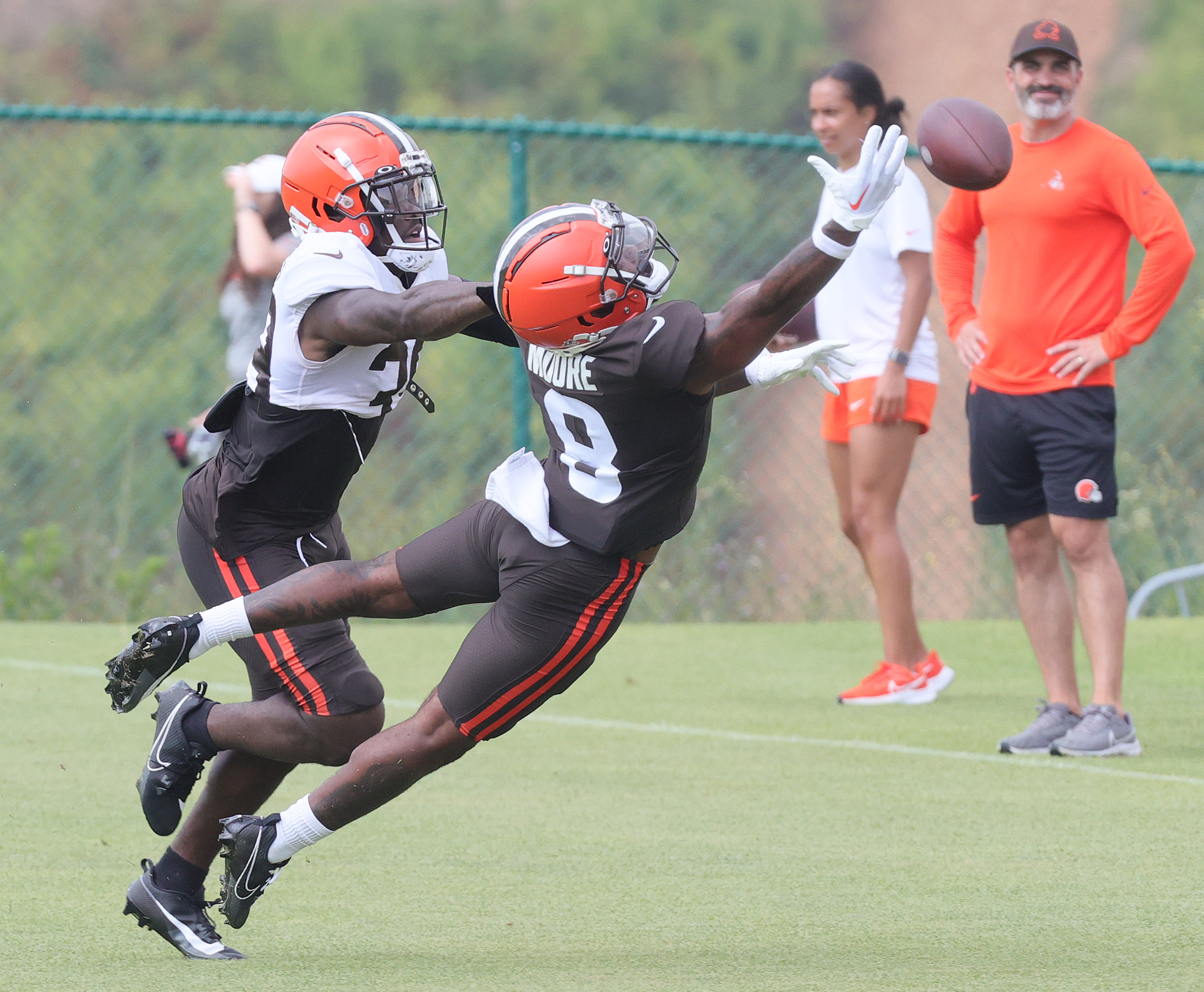 Cleveland Browns cornerback Caleb Biggers runs the ball during an