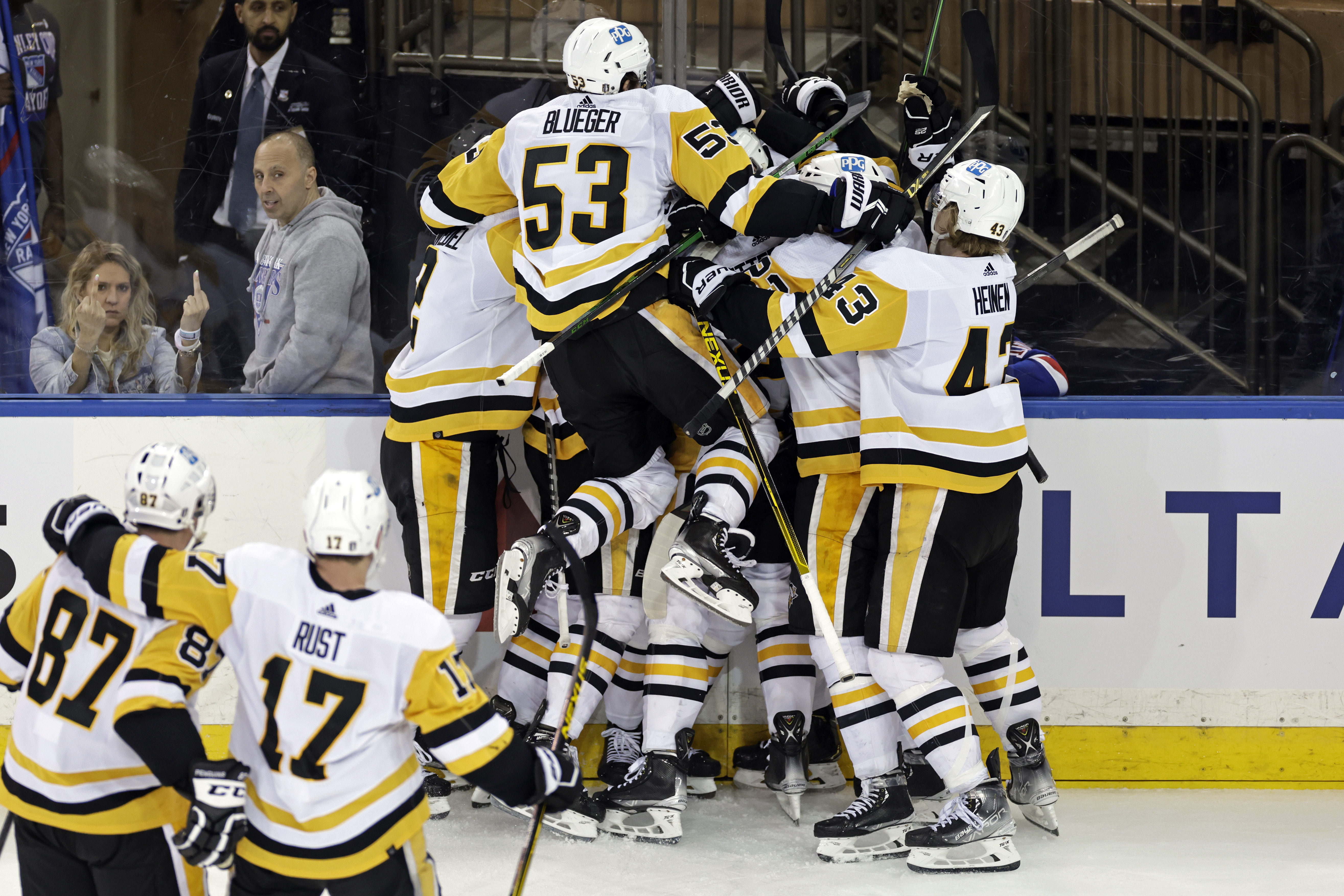 watch pittsburgh penguins live