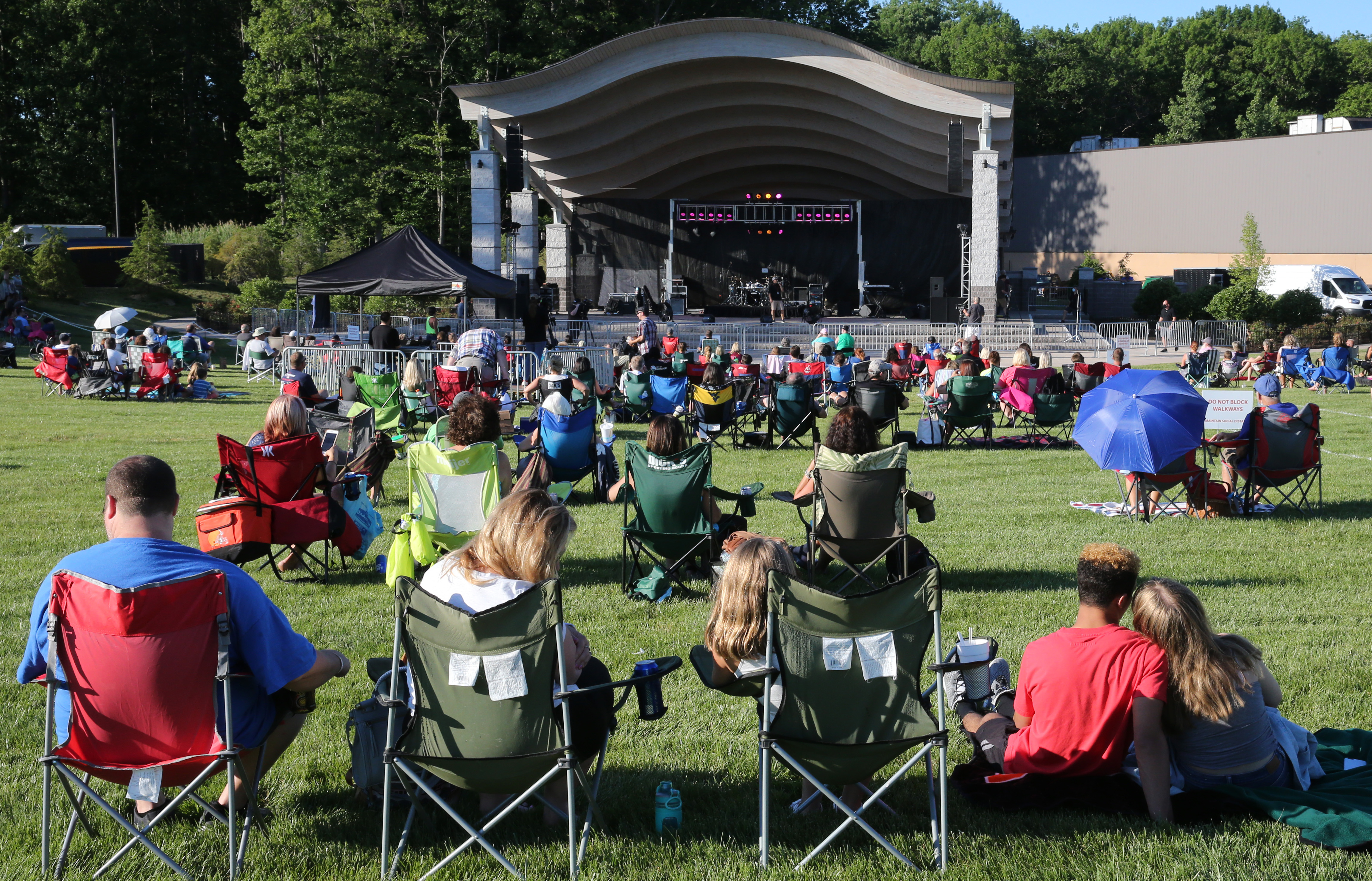 Mentor Amphitheater Schedule 2022 Mentor Rocks Concert Series Hosts First Summer Event (Photos) -  Cleveland.com