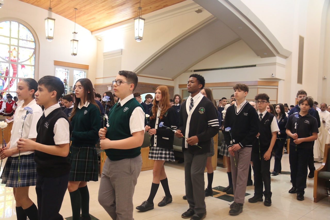 Staten Island Catholic schools hold annual mass for graduating eighth