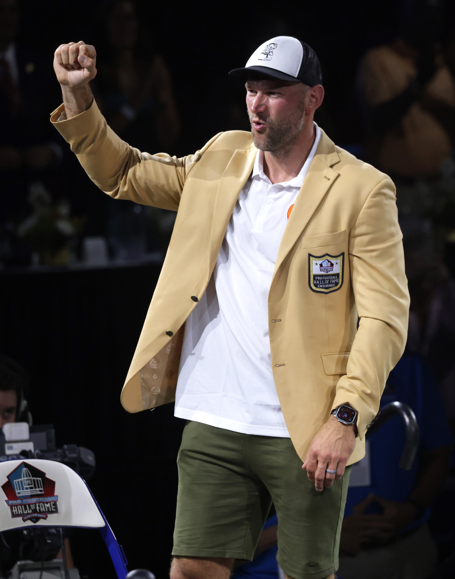 Joe Thomas receives Ring of Excellence during halftime of Ravens vs. Browns