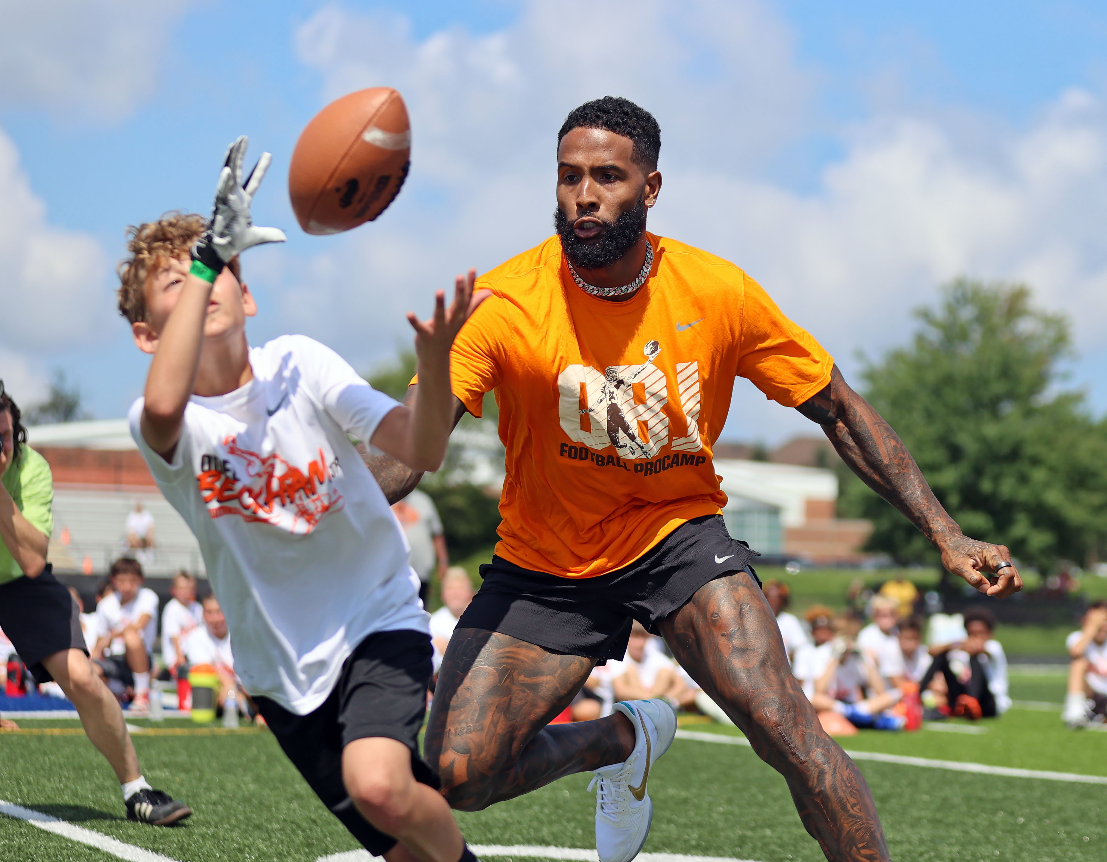 Odell Beckham Jr. has a blast with a sellout crowd of 650 kids at his youth  ProCamp at Strongsville High (video) 