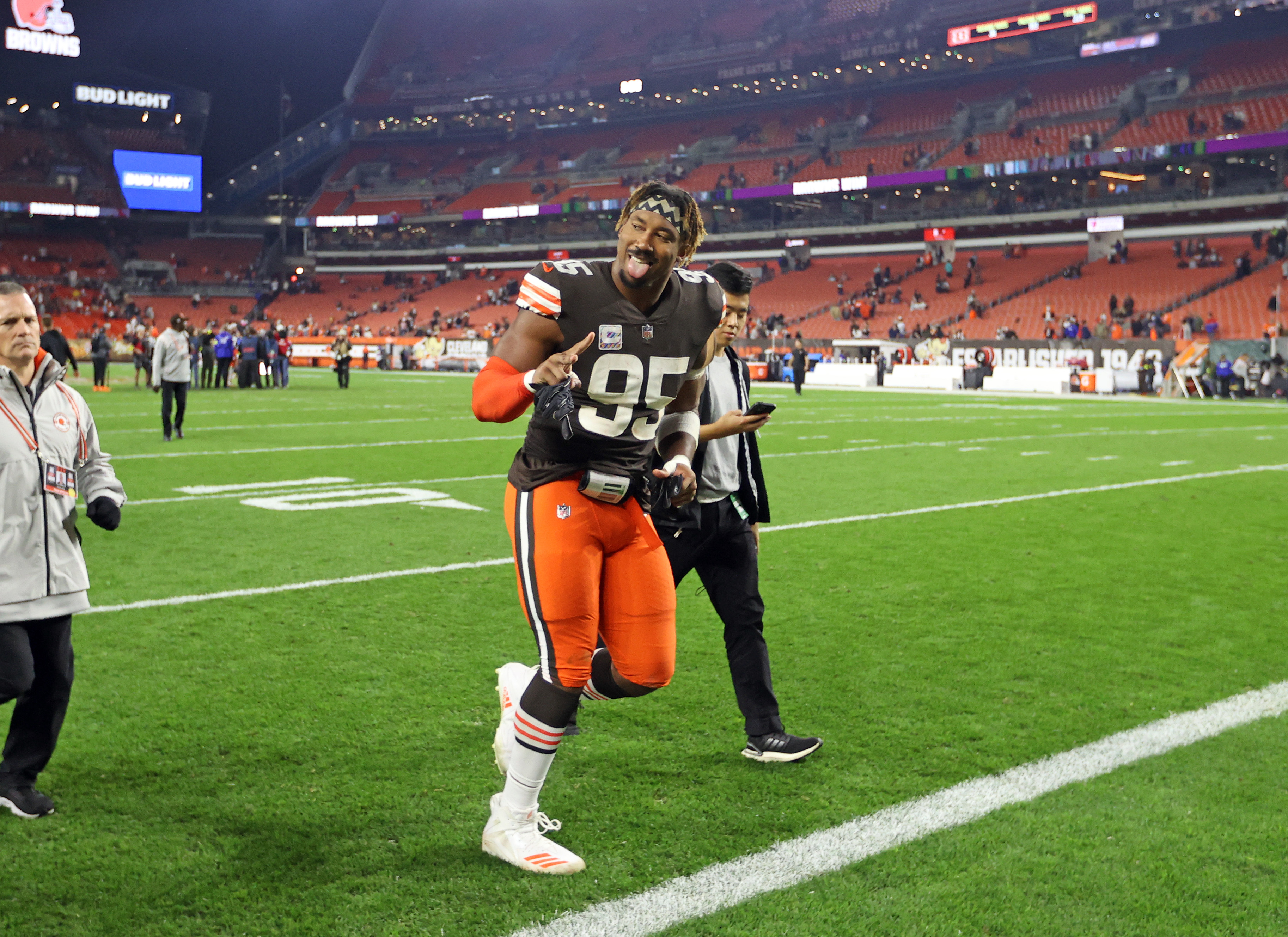 Cleveland Fan React to Getting Free Bud Light After Browns Beat