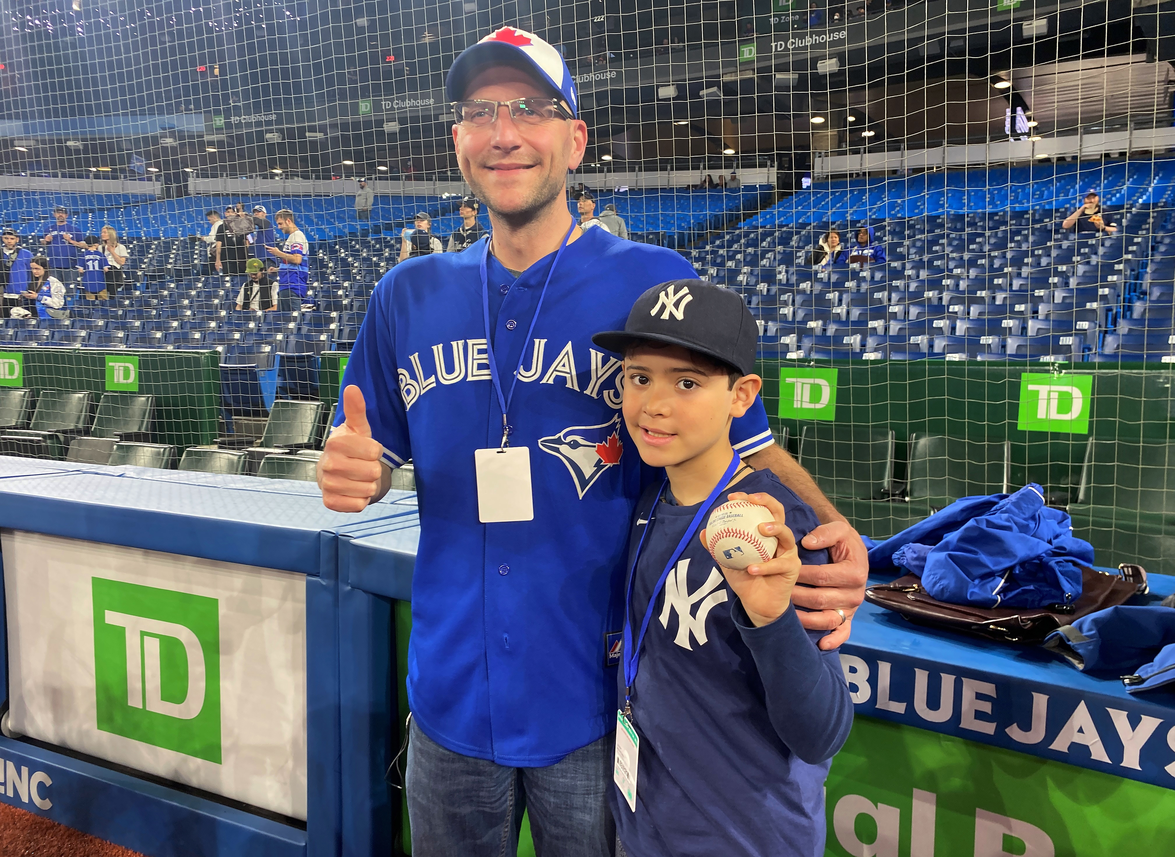 Young Yankee fan tugs heartstrings with reaction to getting Aaron