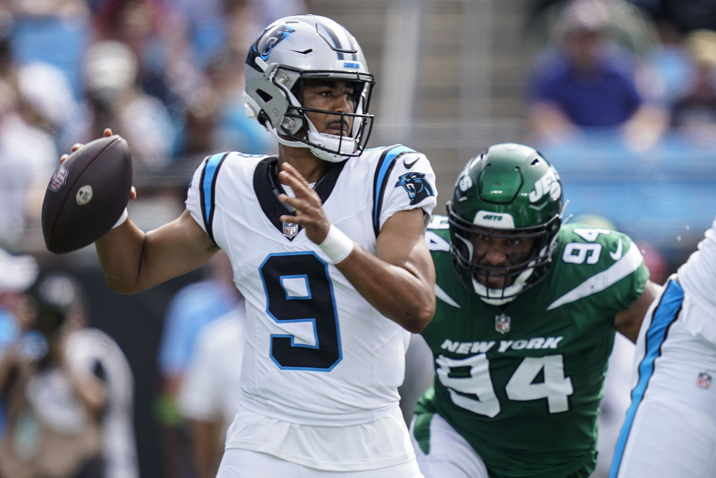 Panthers O-line does Bryce Young, Corral no favors vs Jets