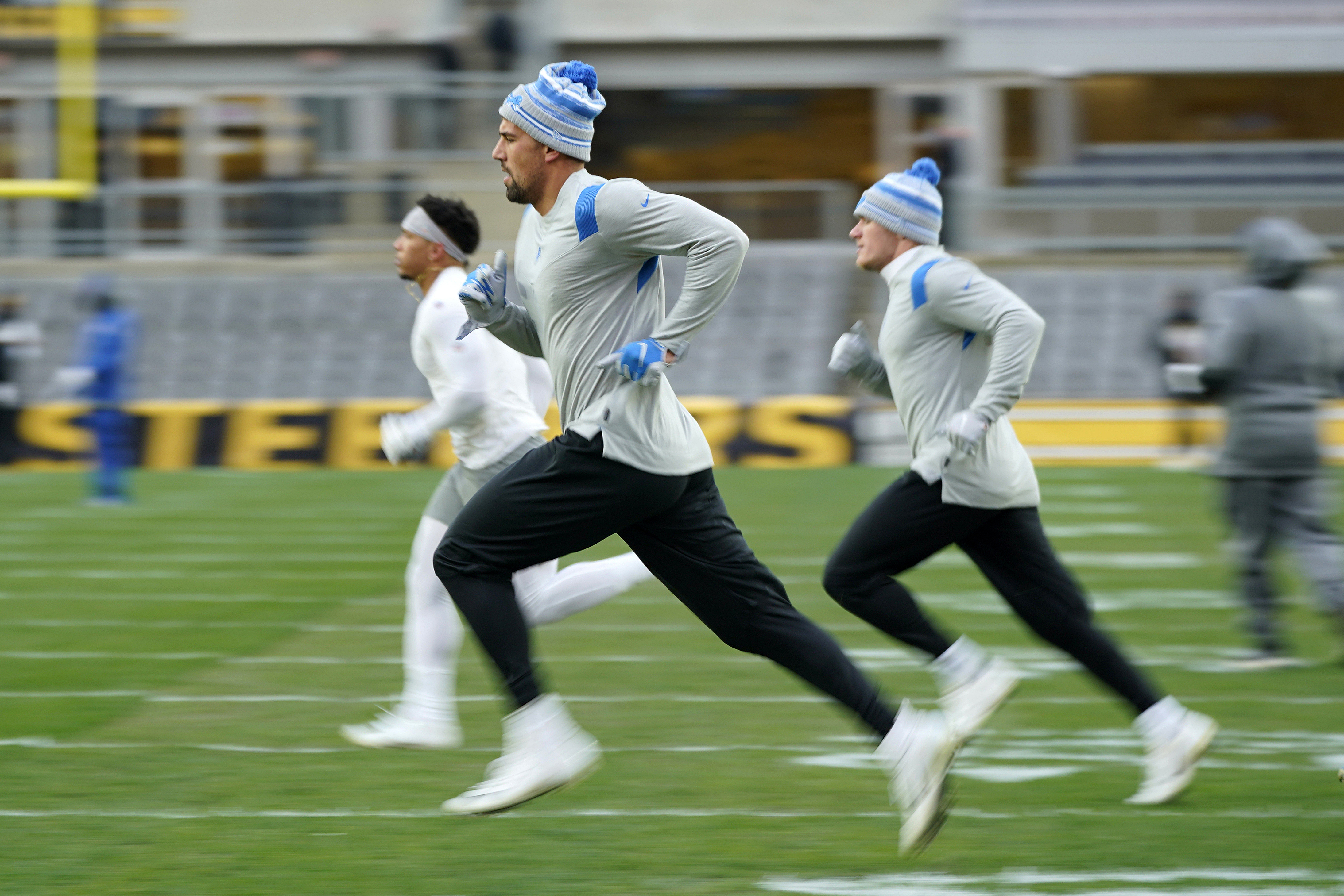 Pittsburgh Steelers long snapper Christian Kuntz (46) warms up